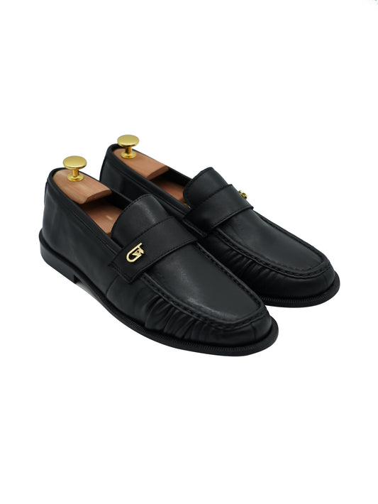 Mocassino tubolare in pelle sauvage nera con arriccio e fibbia GT in metallo oro