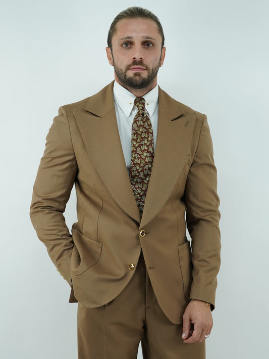 Abito extensive monopetto petto a lancia fango con bottoni oro