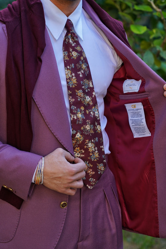 Abito extensive monopetto petto a lancia diagonale cipolla con bottoni oro