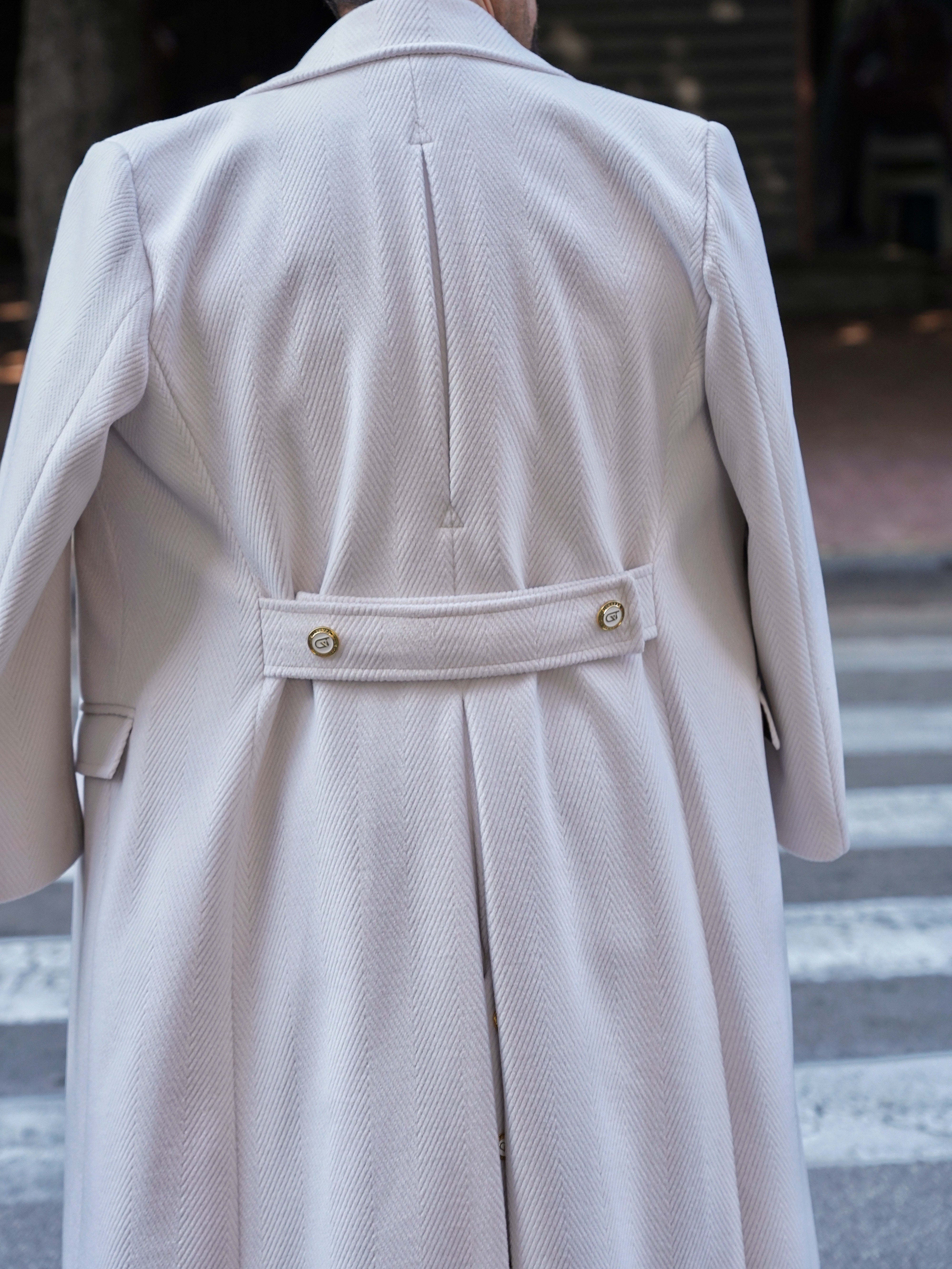 Cappotto Raglan Spigato Panna con bottoni oro