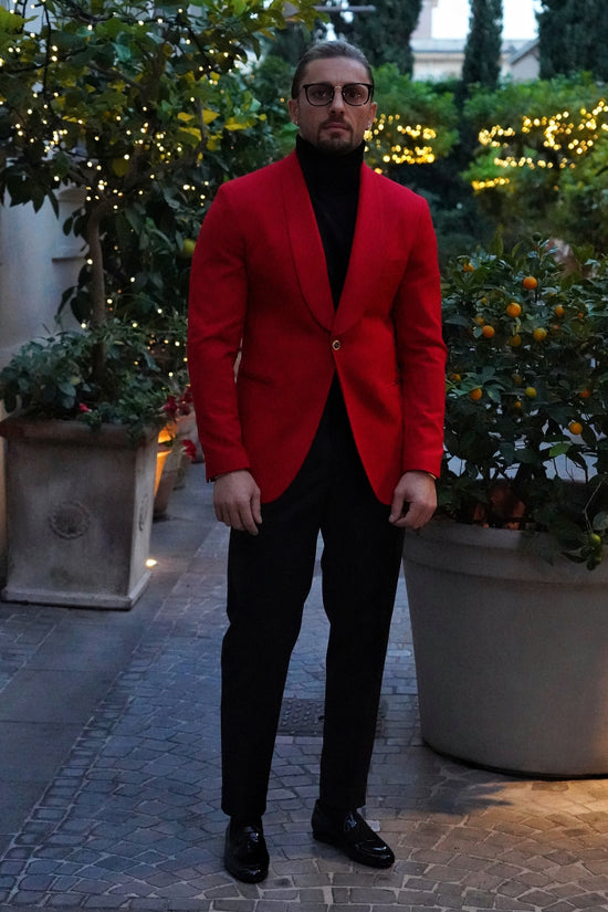 Abito harmonious collo a scialle rosso con bottoni oro