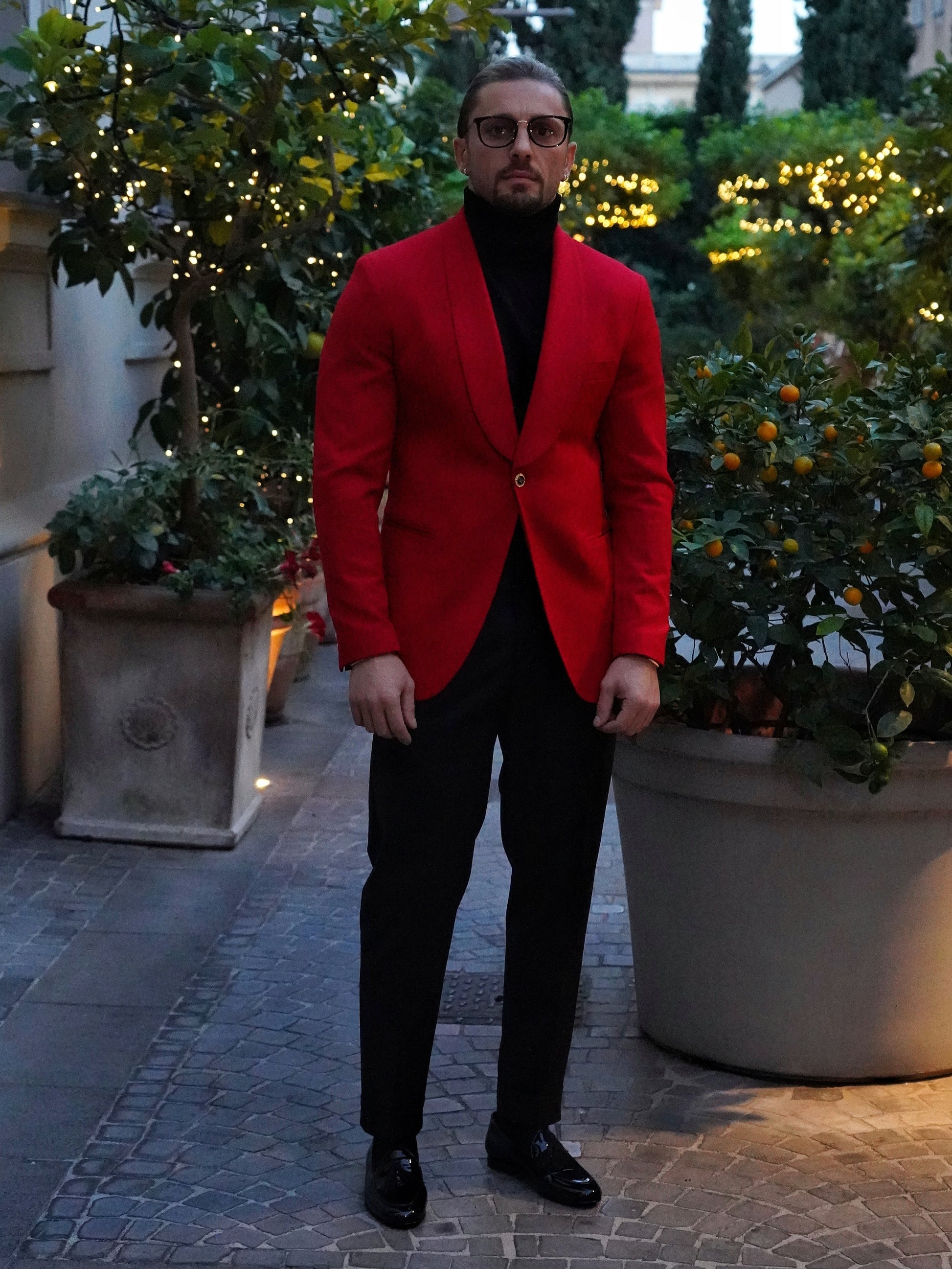 Abito harmonious collo a scialle rosso con bottoni oro