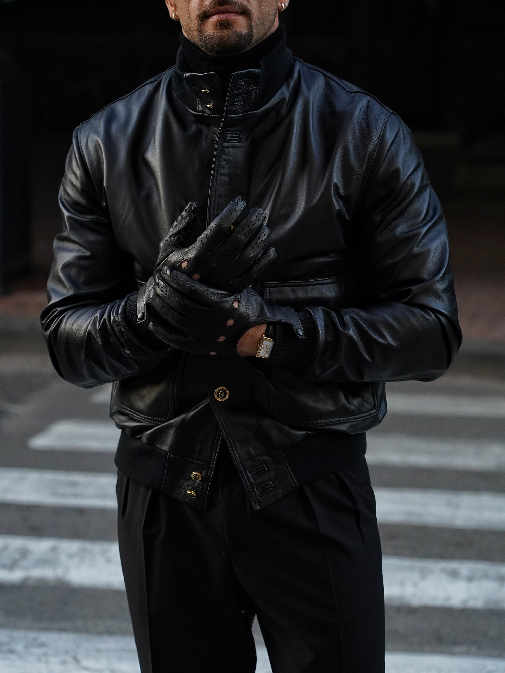 Guanto forato in pelle di capra nera