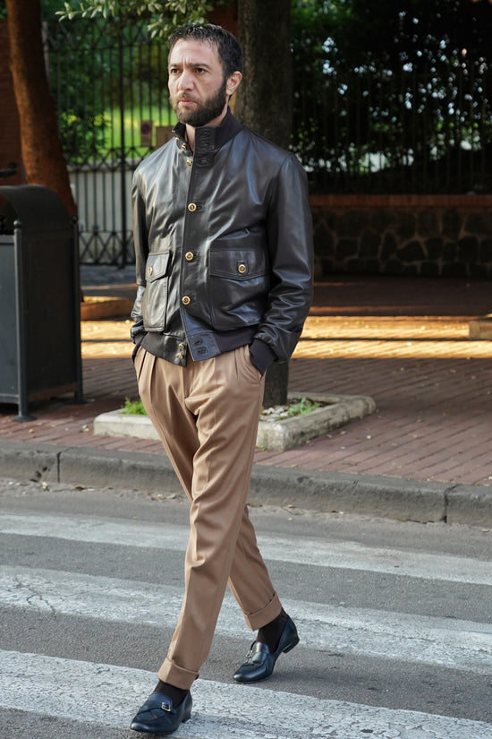 Giubbino in pelle testa di moro con bottoni oro