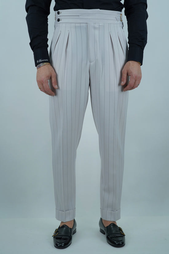 Gurkha biforcato bianco gessato nero con fibbie stringenti laterali