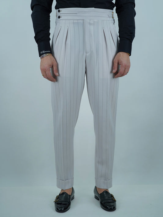 Gurkha biforcato bianco gessato nero con fibbie stringenti laterali