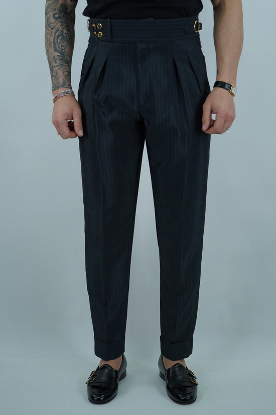 Gurkha solaro nero con bottoni oro e fibbie stringenti laterali