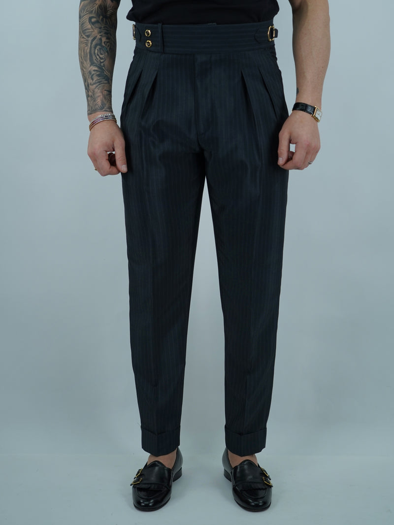 Gurkha solaro nero con bottoni oro e fibbie stringenti laterali