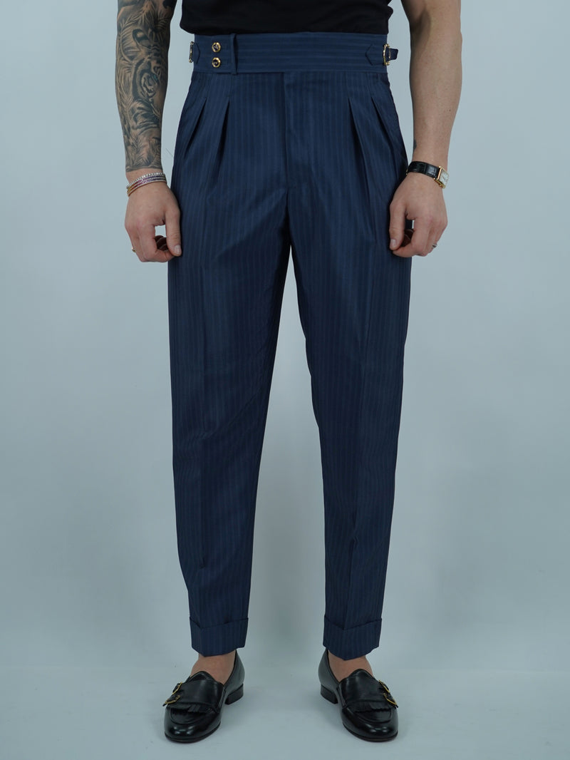 Gurkha solaro blu con bottoni oro e fibbie stringenti laterali