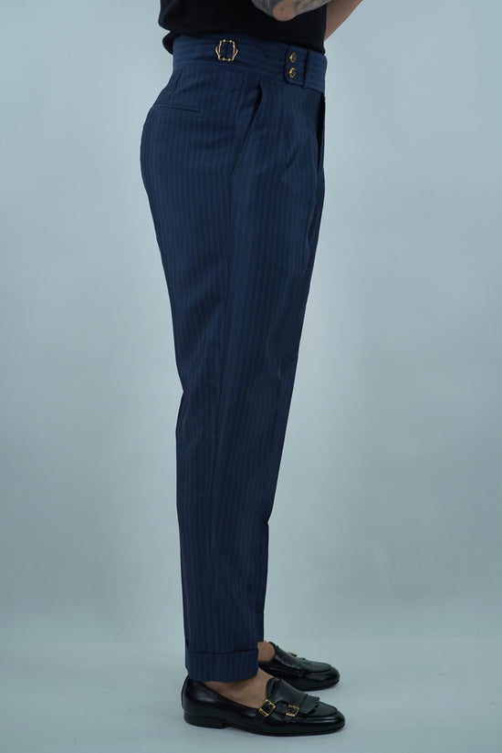 Gurkha solaro blu con bottoni oro e fibbie stringenti laterali