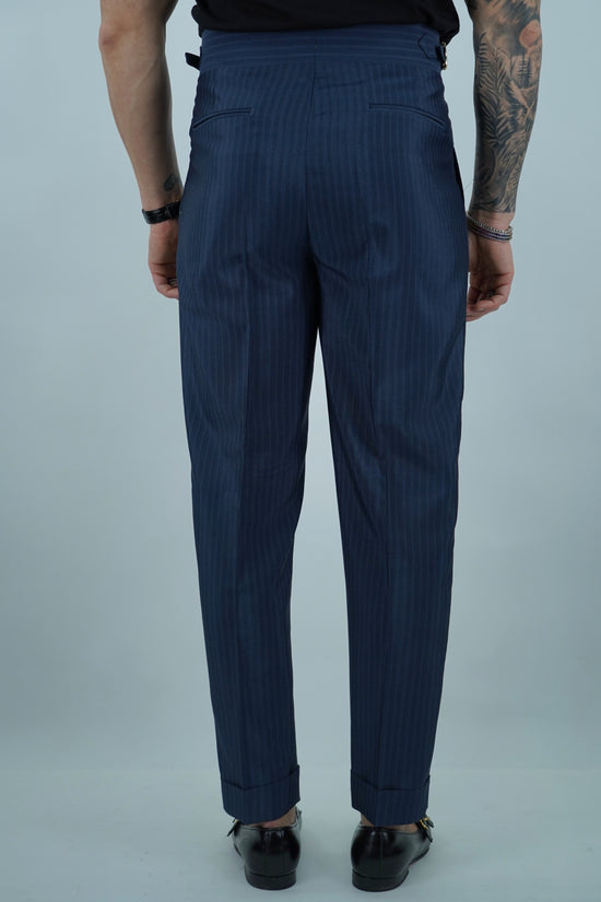 Gurkha solaro blu con bottoni oro e fibbie stringenti laterali