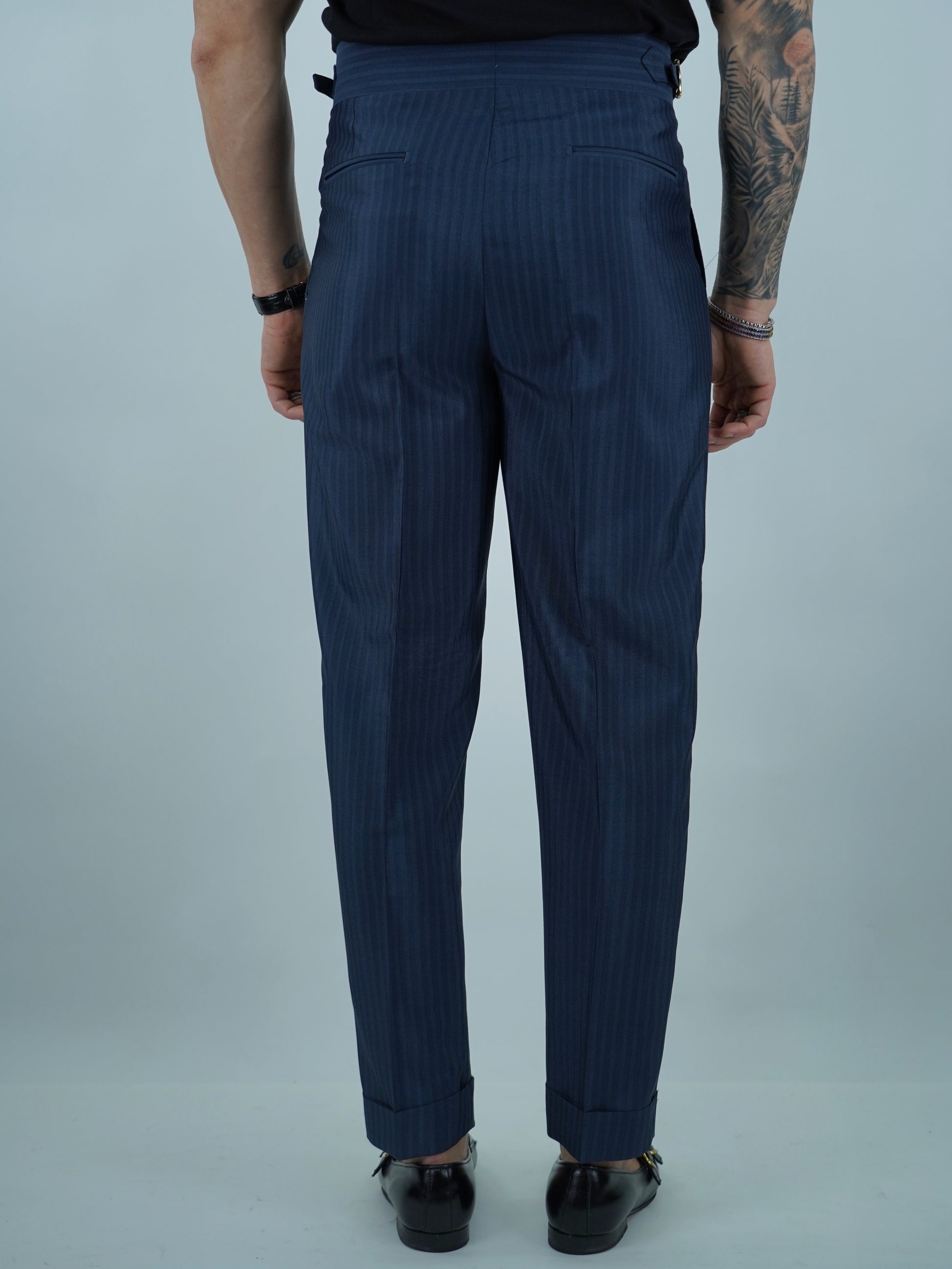 Gurkha solaro blu con bottoni oro e fibbie stringenti laterali
