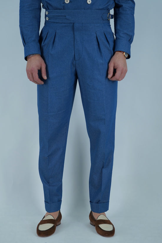 Gurkha biforcato effetto jeans lavaggio chiaro con fibbie stringenti laterali