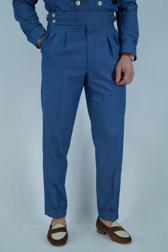 Gurkha biforcato effetto jeans lavaggio chiaro con fibbie stringenti laterali