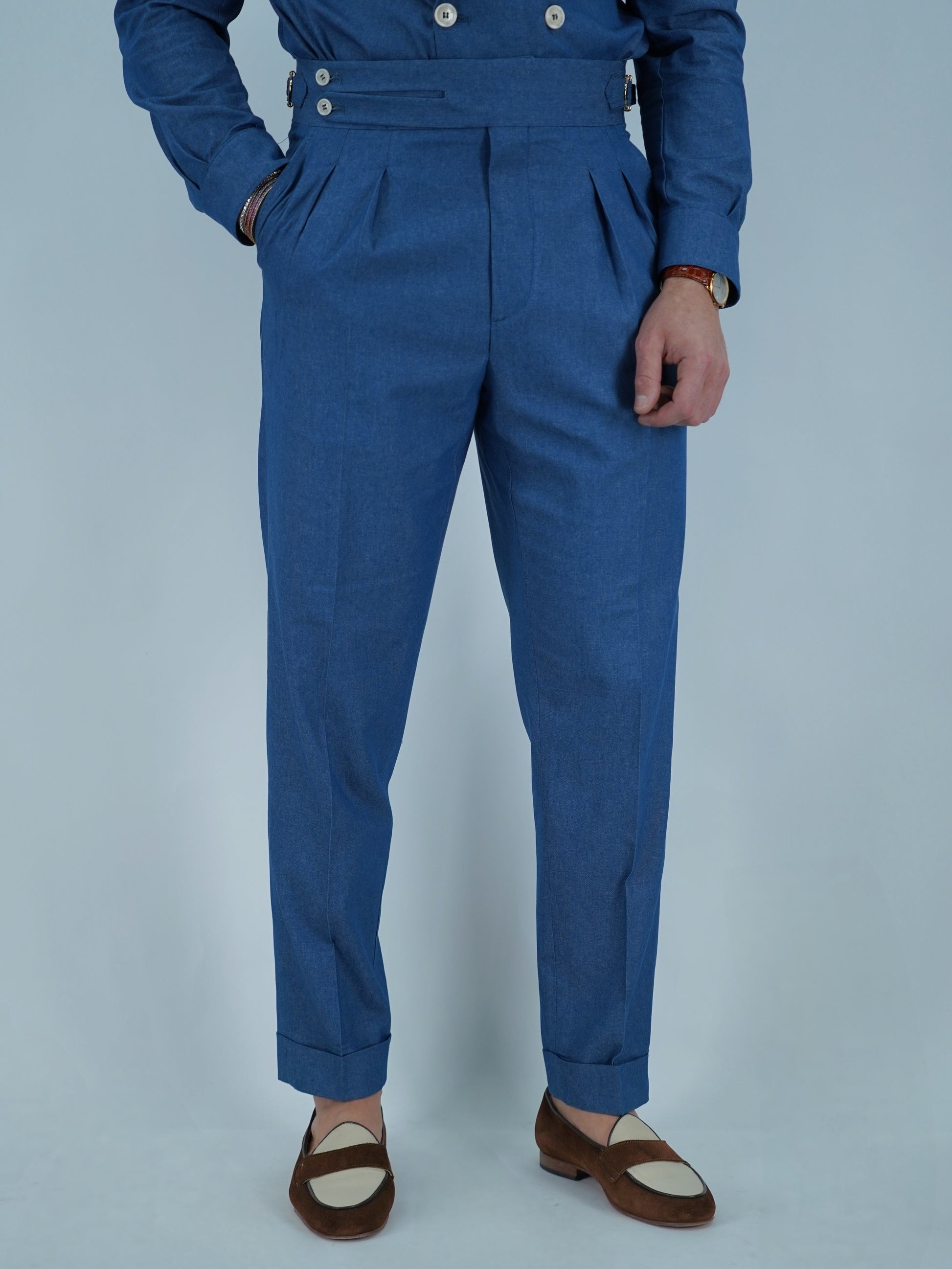 Gurkha biforcato effetto jeans lavaggio chiaro con fibbie stringenti laterali