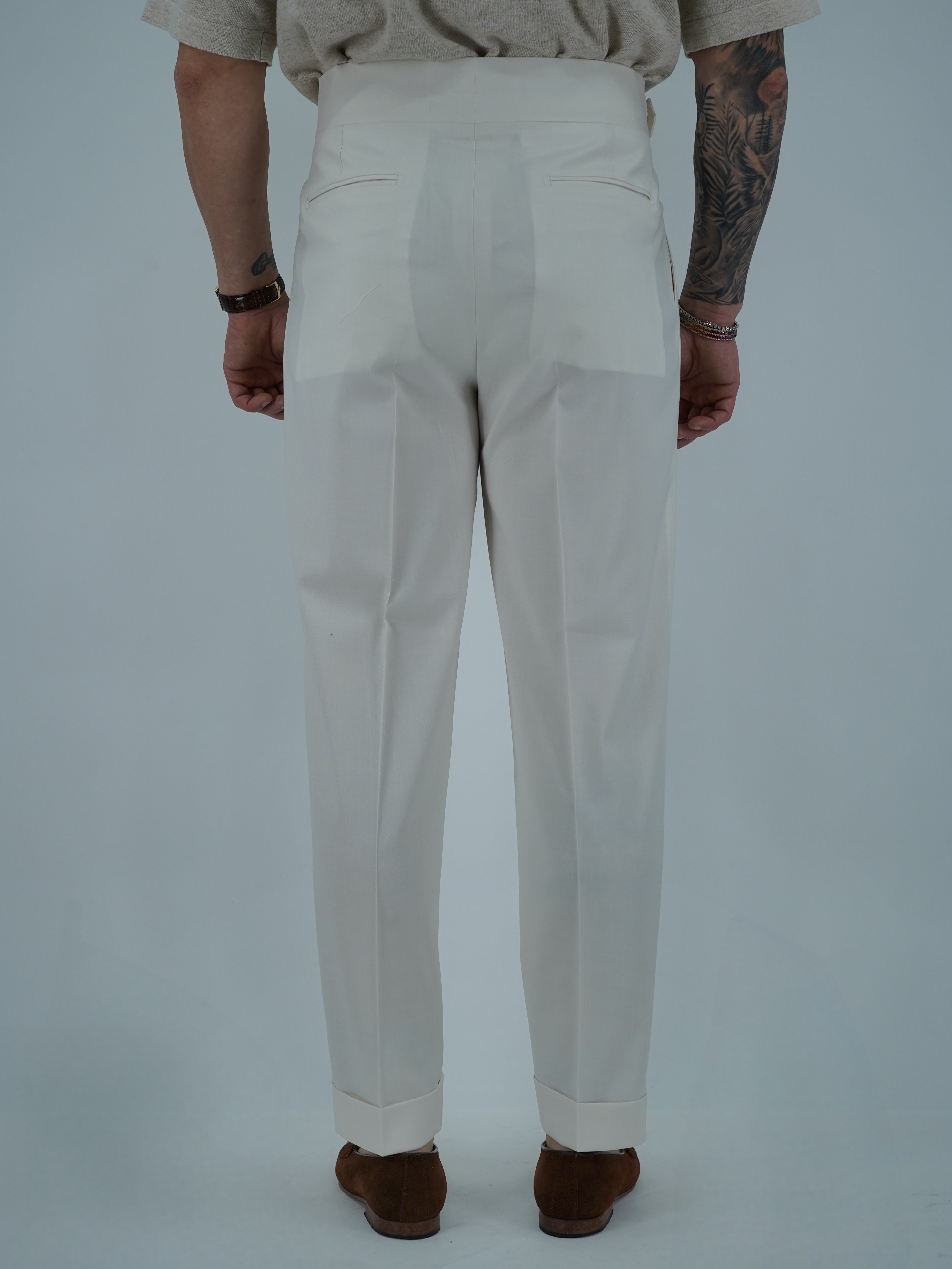 Gurkha bianco panna con fibbia laterale regolabile