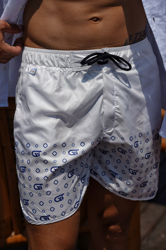 Shorts da mare monogram fondo bianco stampa blu, tessuto anti goccia idrorepellente