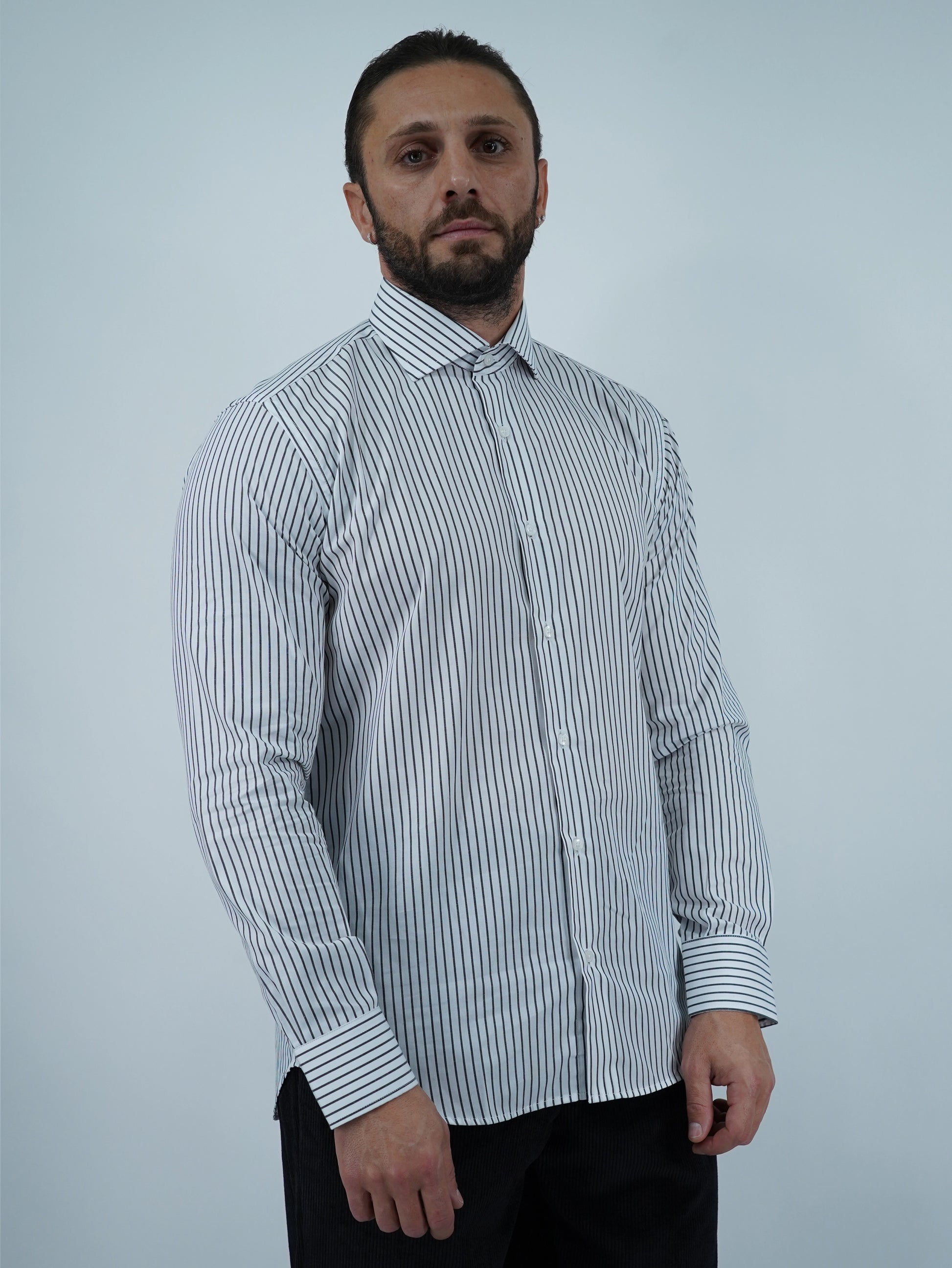 Camicia collo francese bianca rigo nero