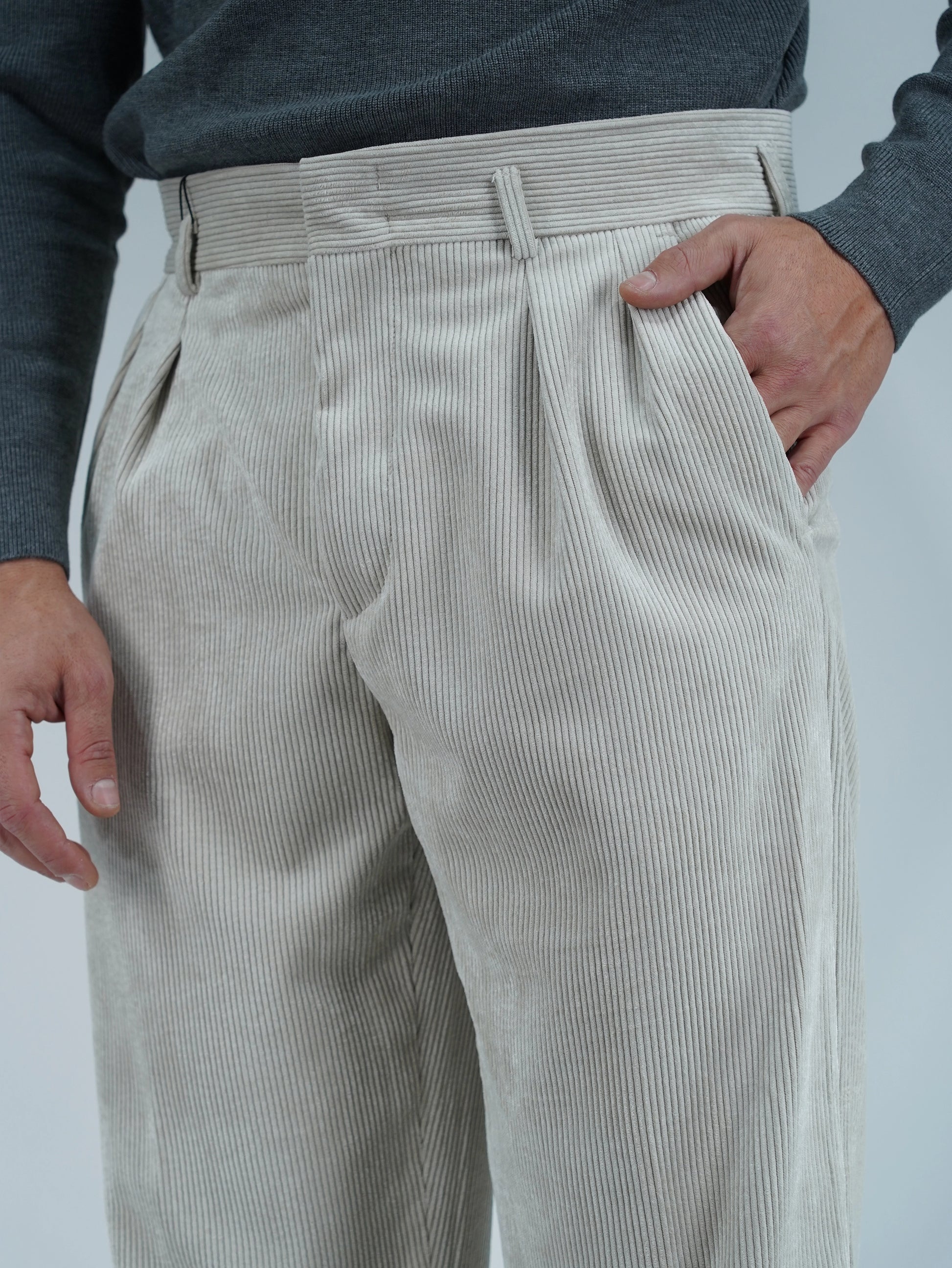 Gurkha con passanti in velluto a coste avorio fondo 23cm