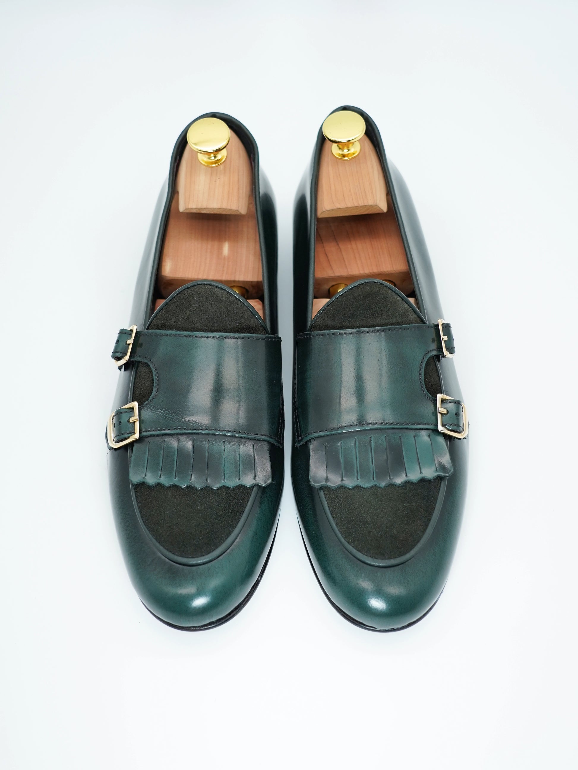 Mocassino doppiafibbia con frange abrasivato e camoscio verde