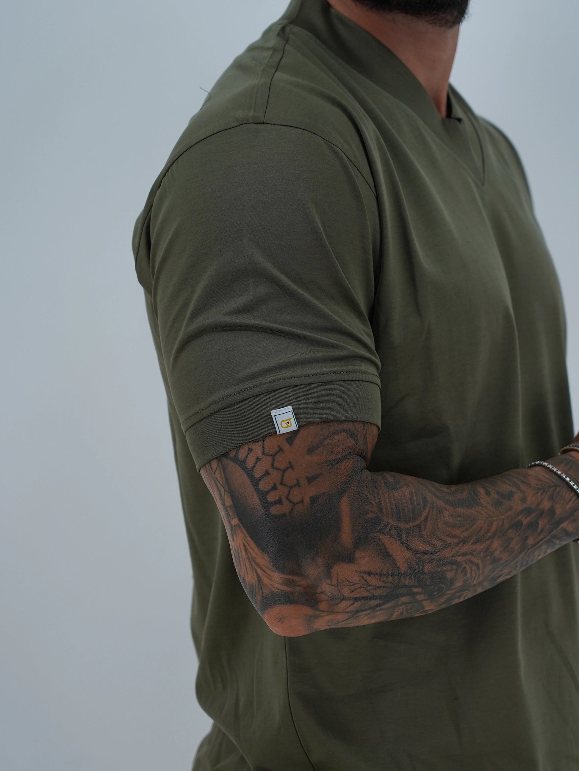 T-Shirt in Filo di Scozia | Scollo a V| Verde Militare