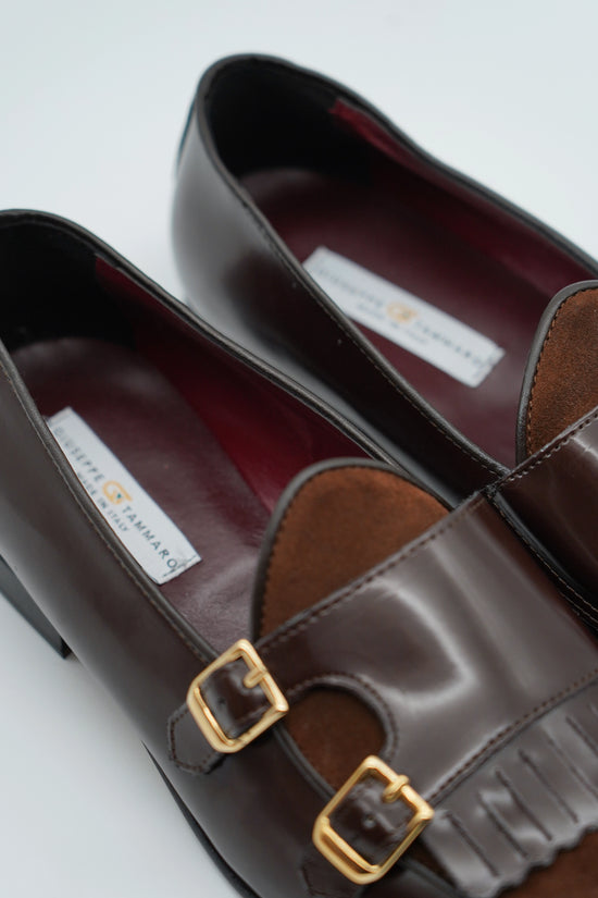 Mocassino doppiafibbia con frange abrasivato e camoscio testa di moro