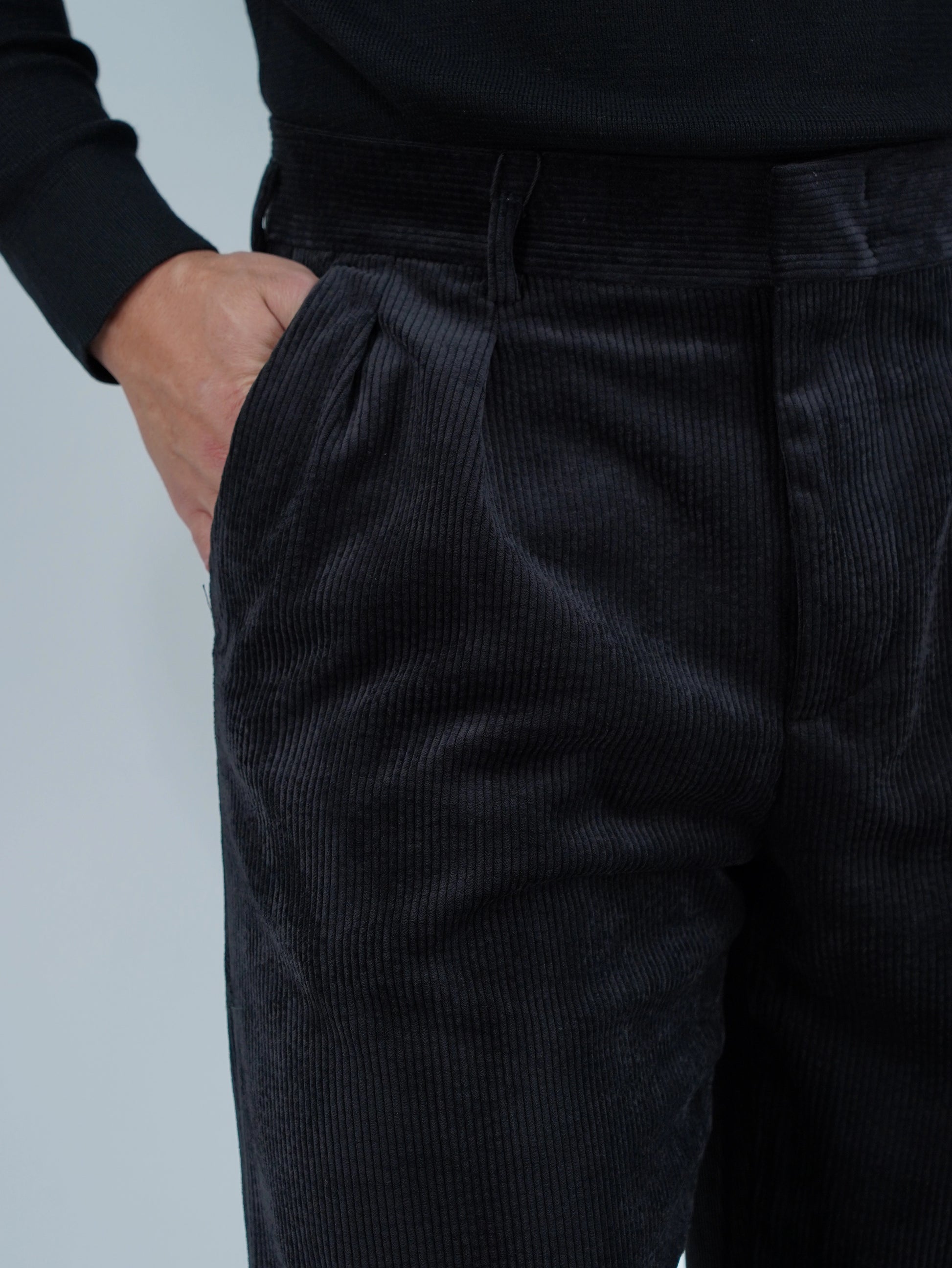 Gurkha con passanti in velluto a coste nero fondo 23cm