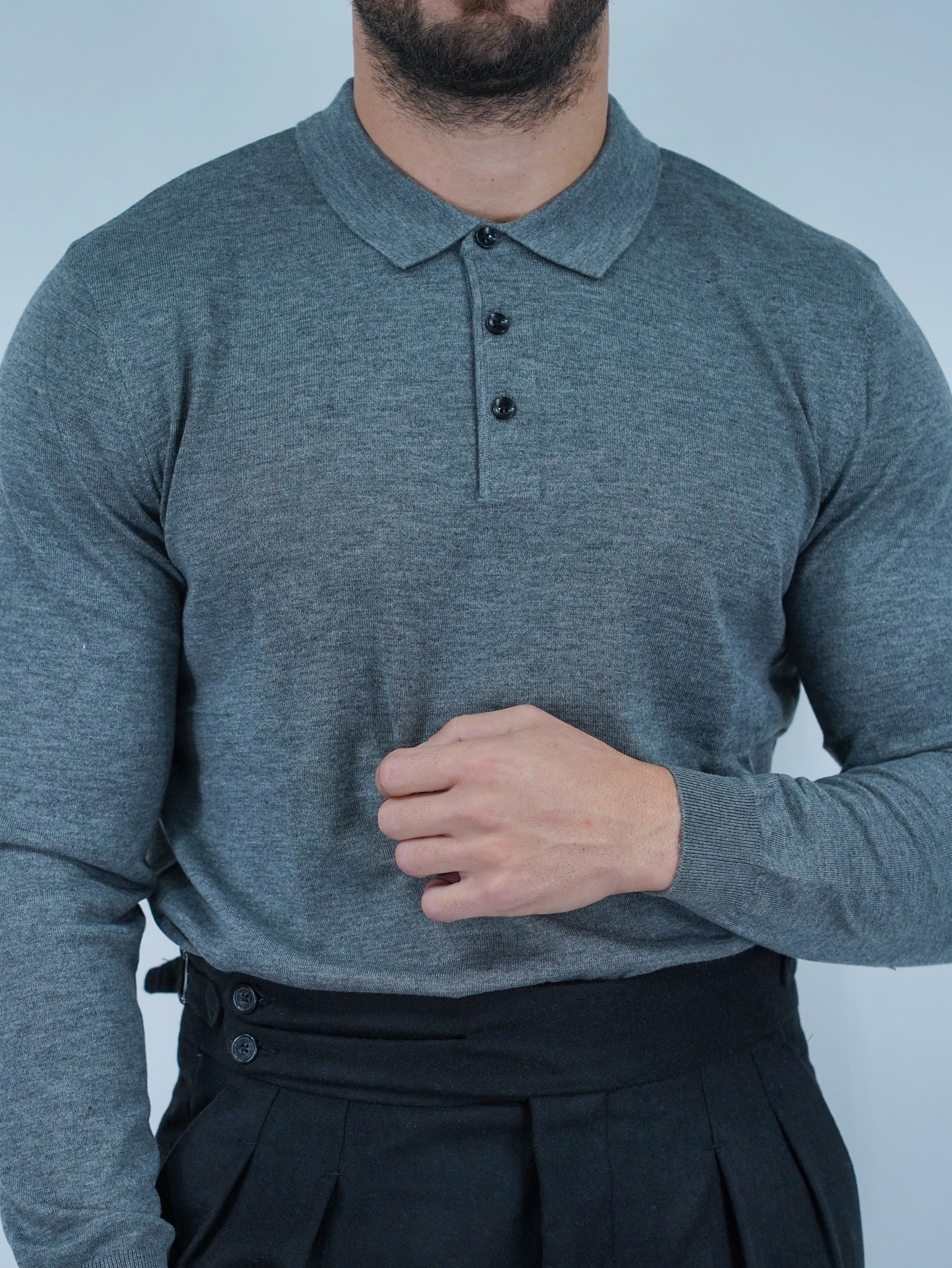 Polo con bottoni in filo grigio