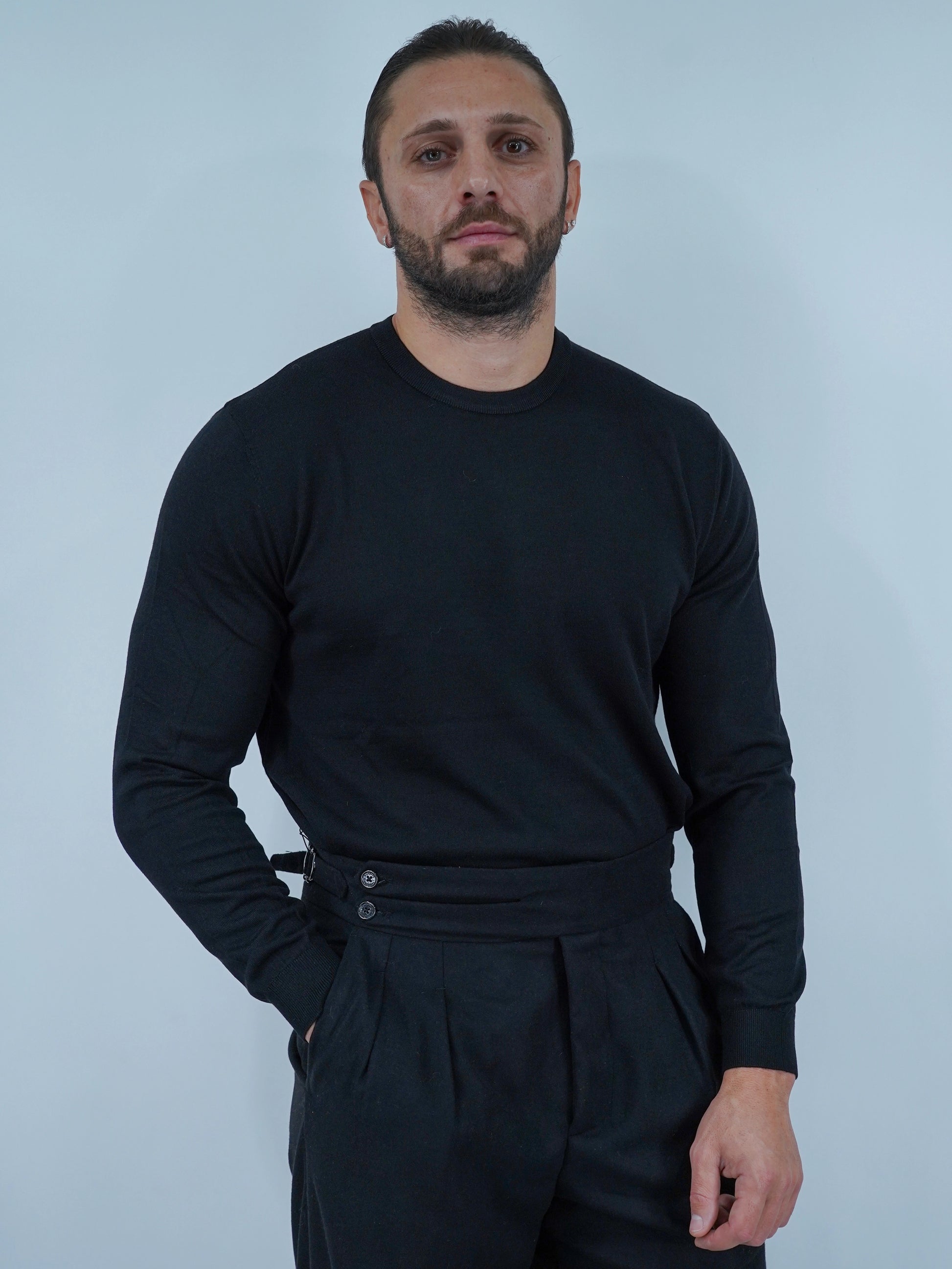 Girocollo in filo nero