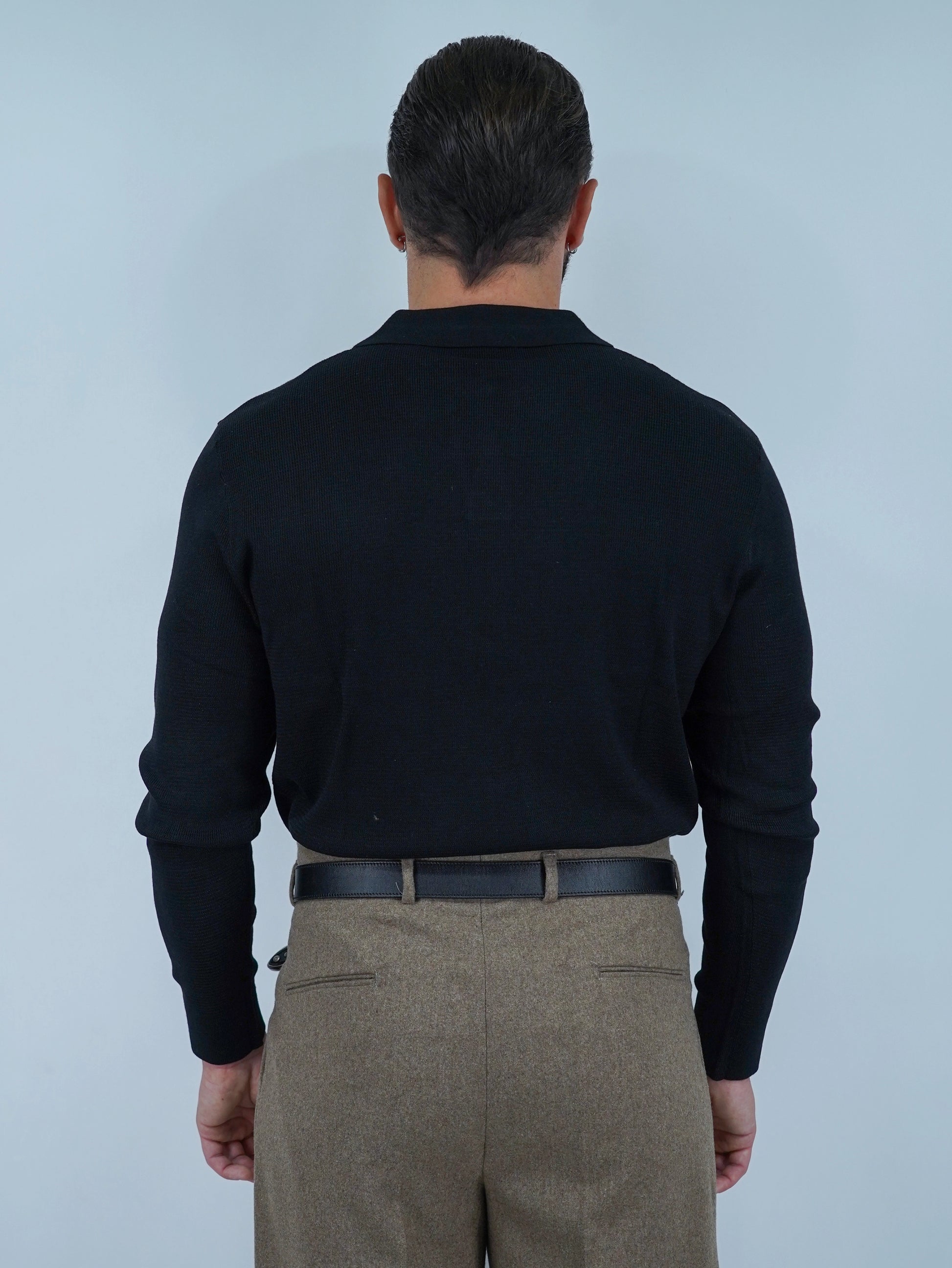 Polo senza bottoni in filo nero