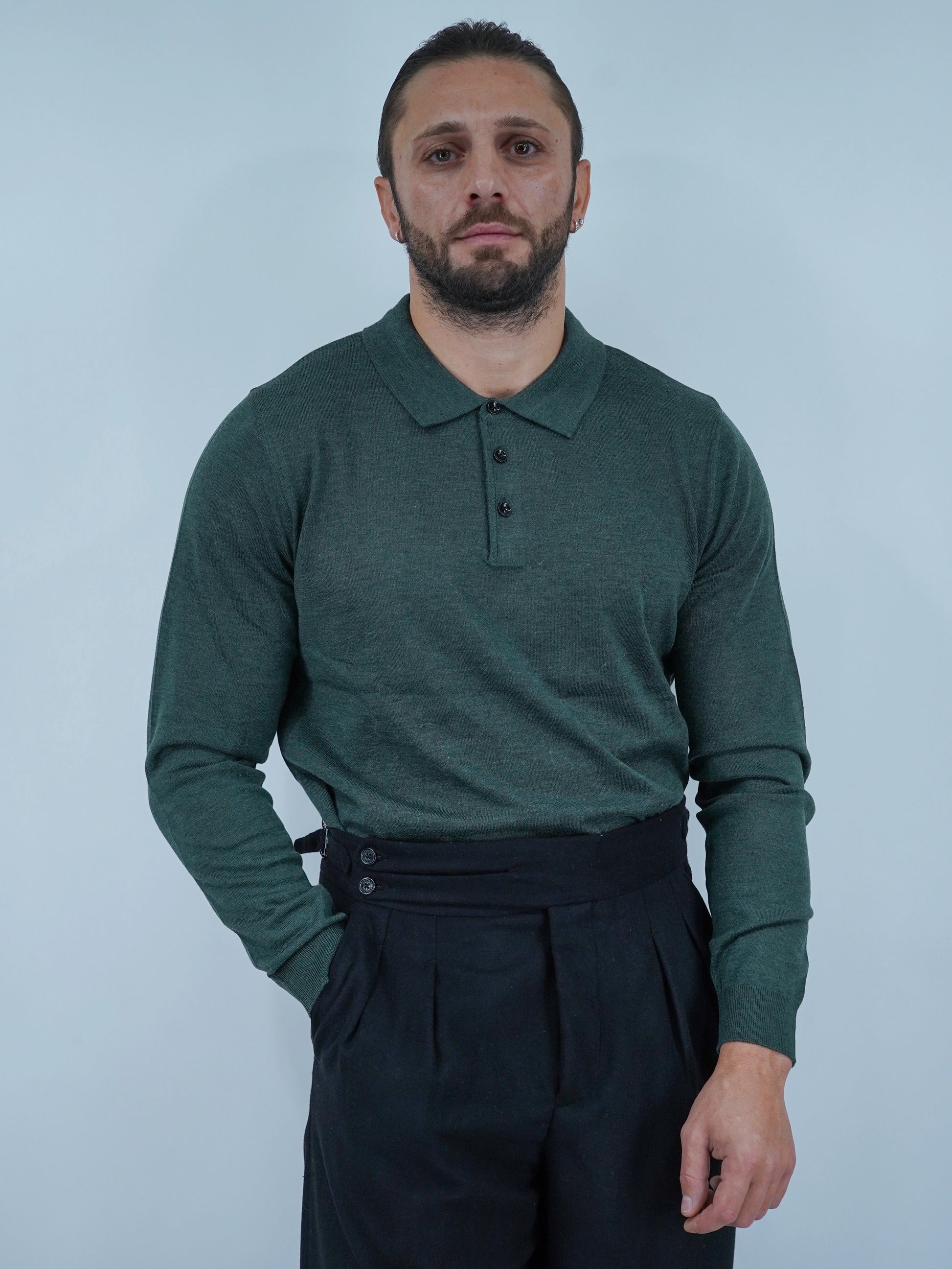 Polo con bottoni in filo verde