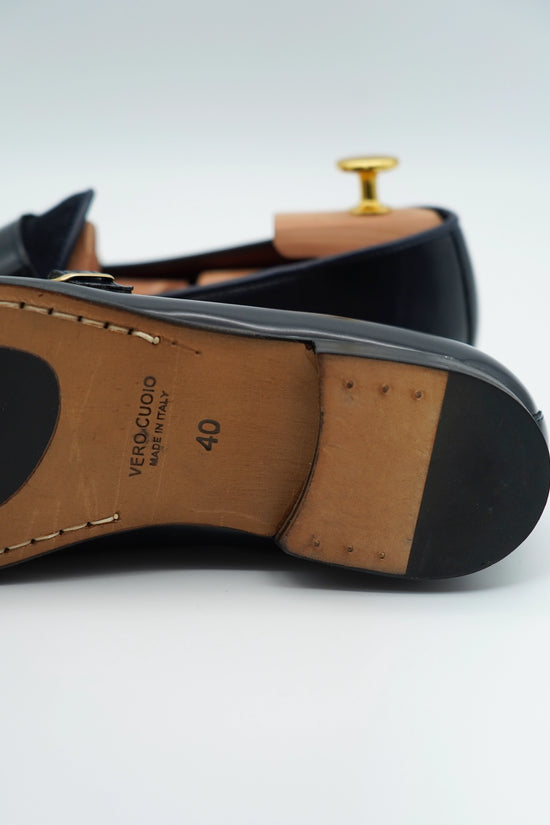 Mocassino doppiafibbia con frange abrasivato e camoscio blu