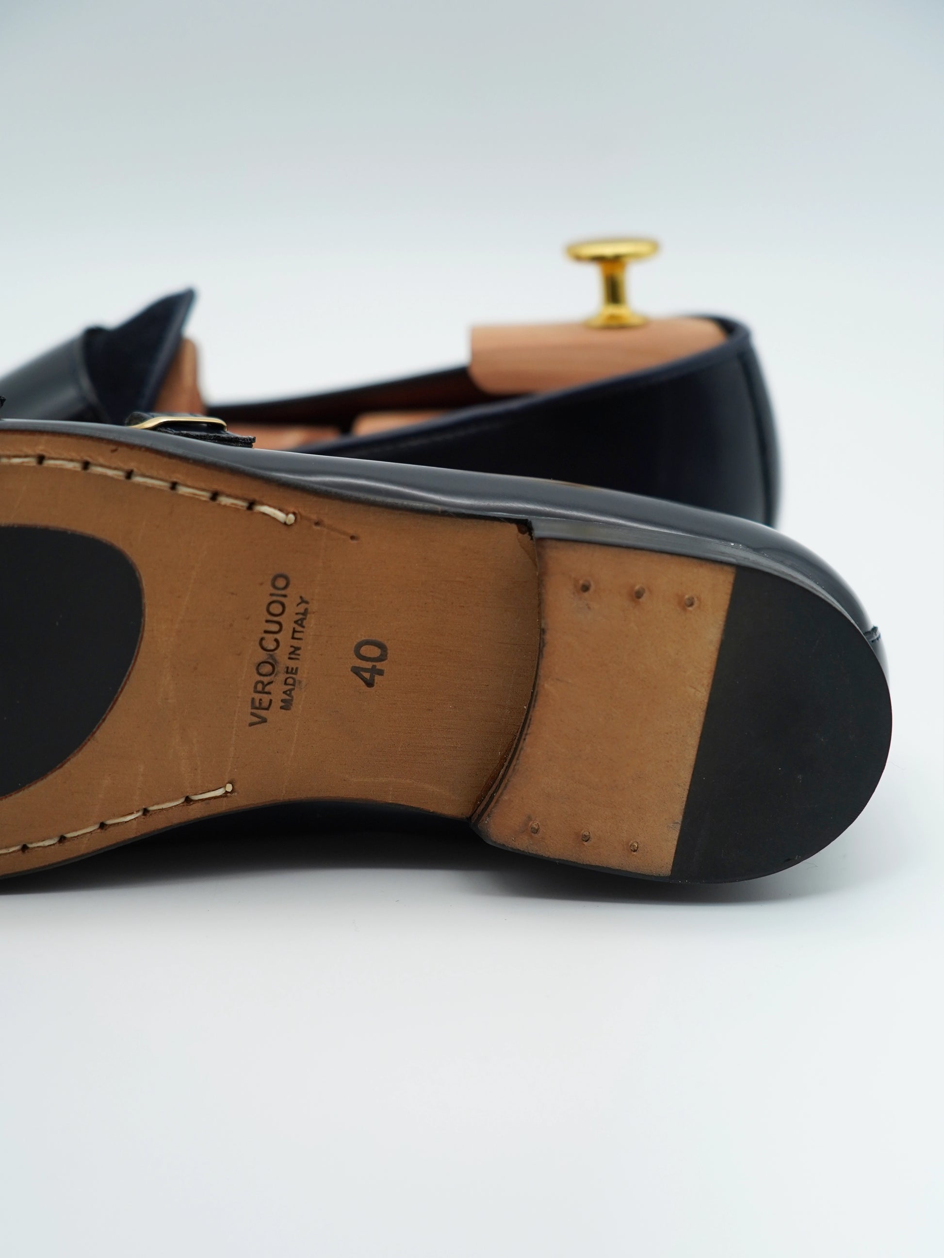 Mocassino doppiafibbia con frange abrasivato e camoscio blu