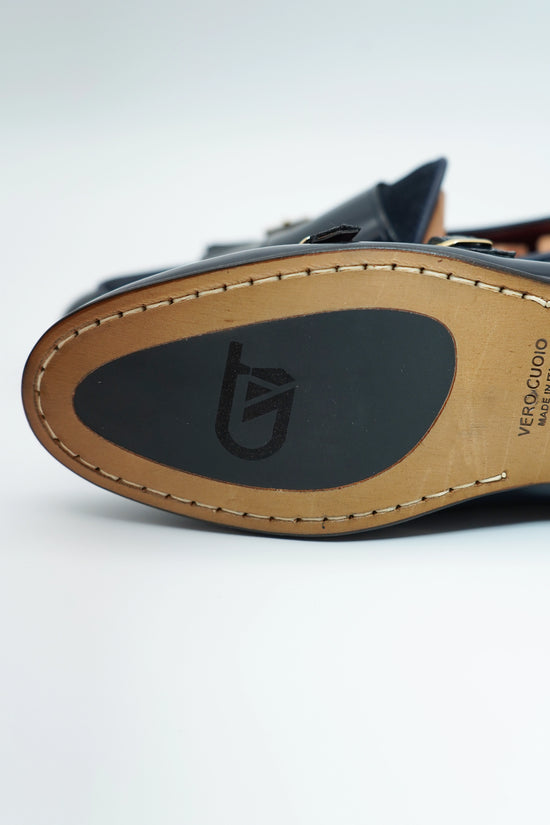 Mocassino doppiafibbia con frange abrasivato e camoscio blu