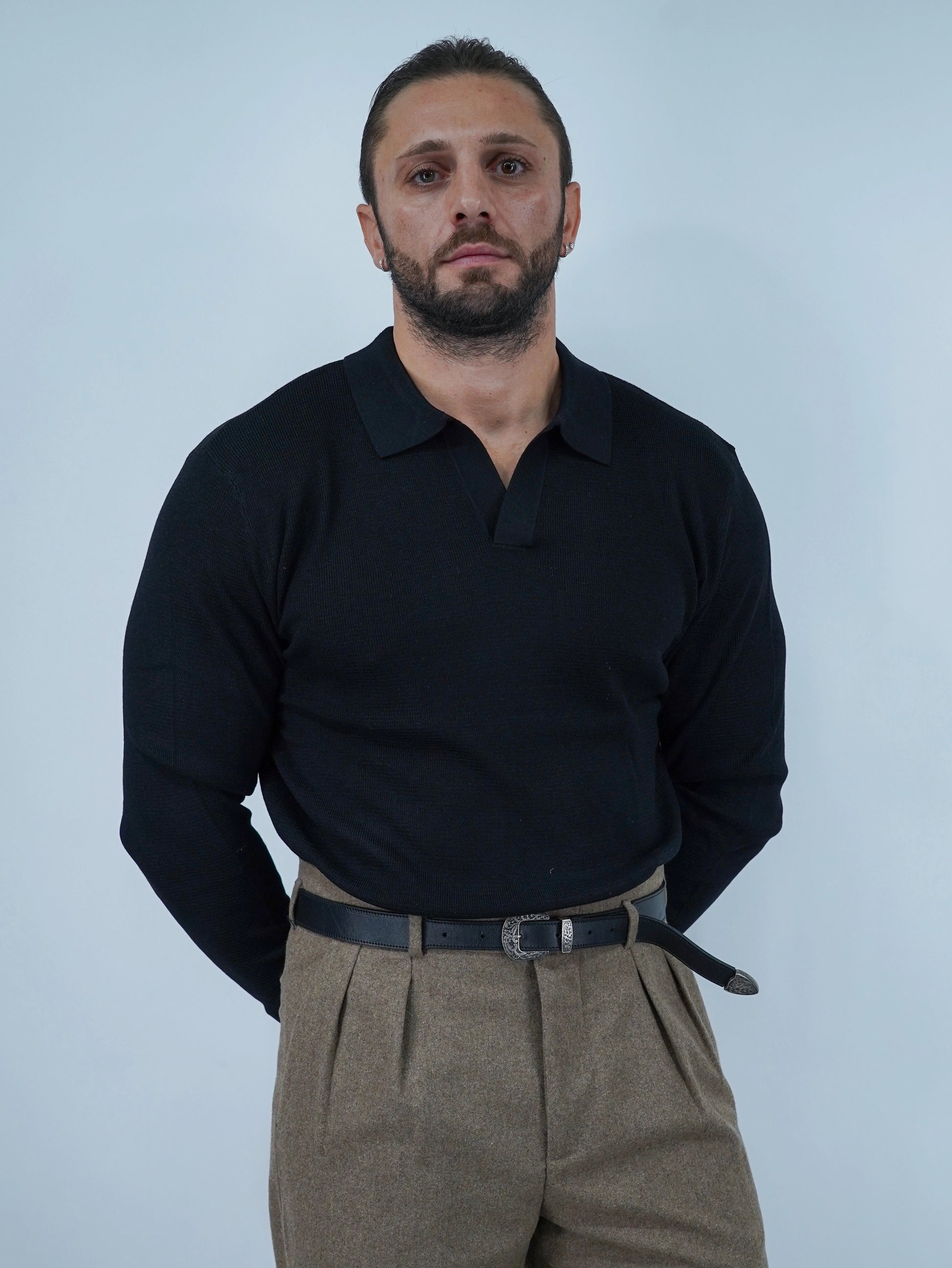 Polo senza bottoni in filo nero