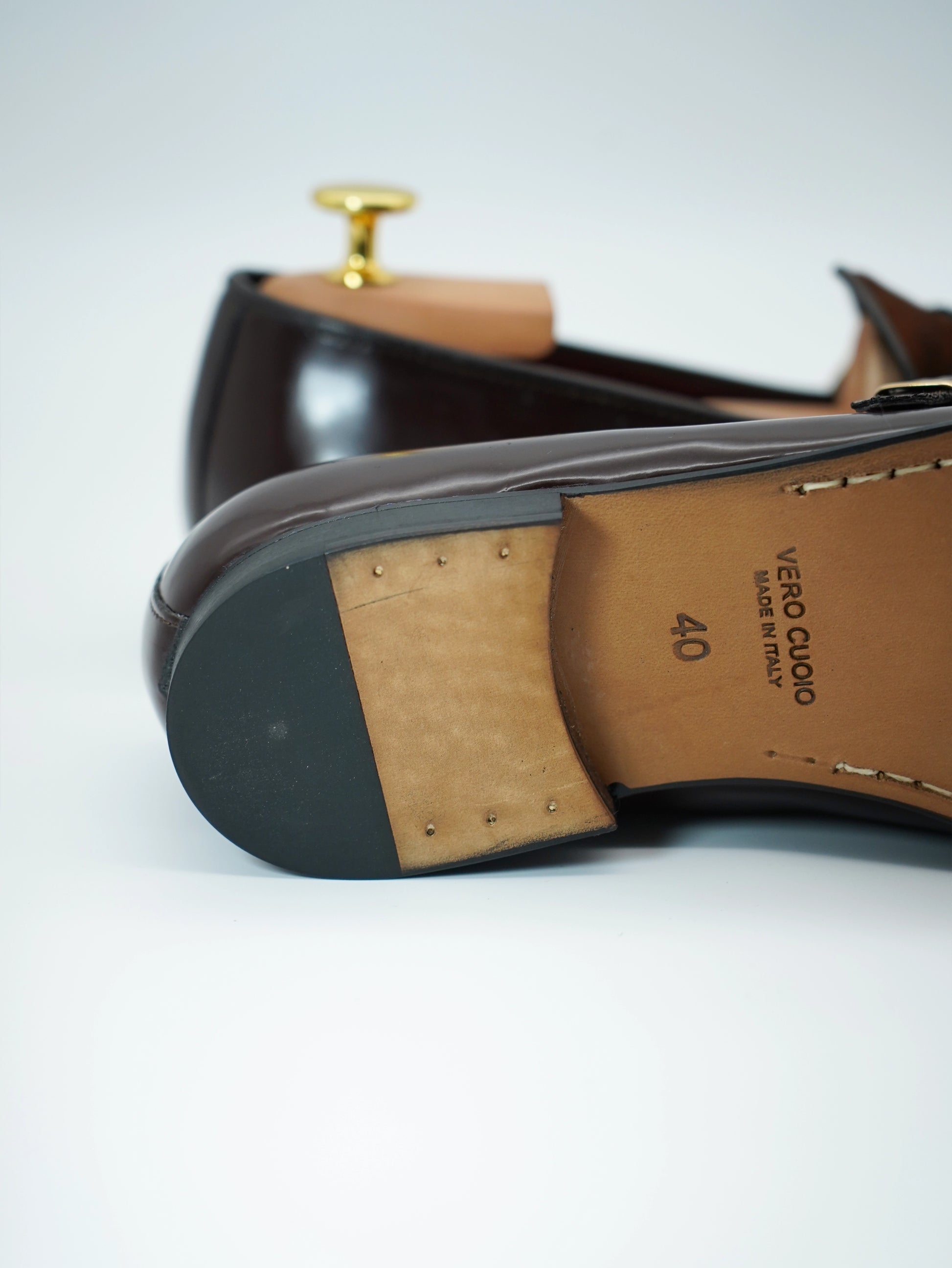 Mocassino doppiafibbia con frange abrasivato e camoscio testa di moro