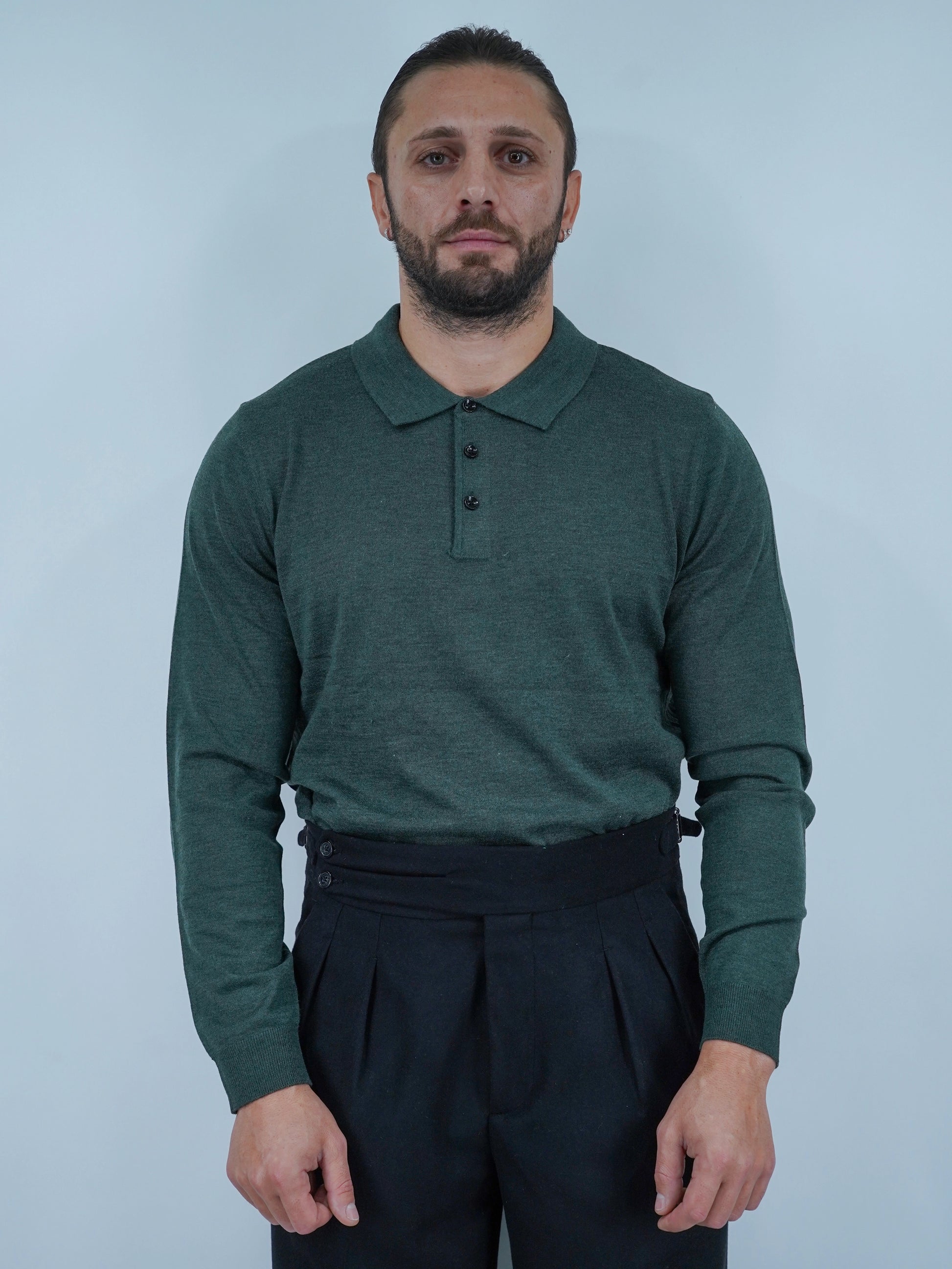 Polo con bottoni in filo verde