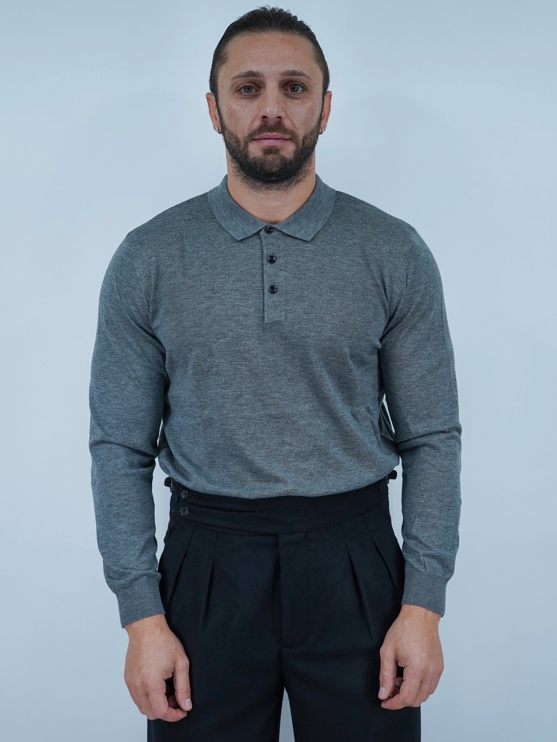 Polo con bottoni in filo grigio