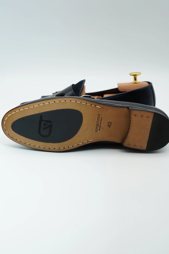 Mocassino doppiafibbia con frange abrasivato e camoscio blu