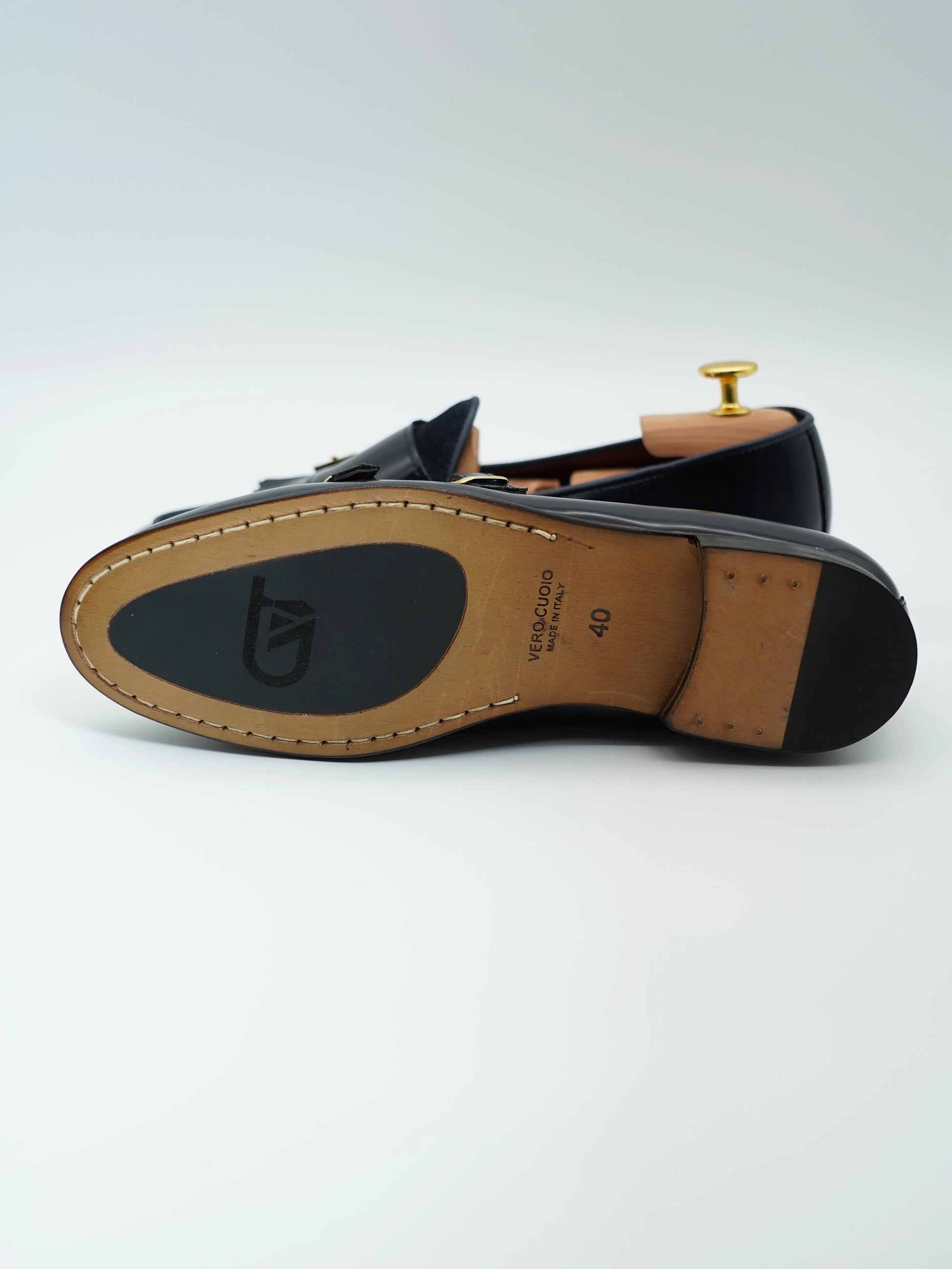 Mocassino doppiafibbia con frange abrasivato e camoscio blu