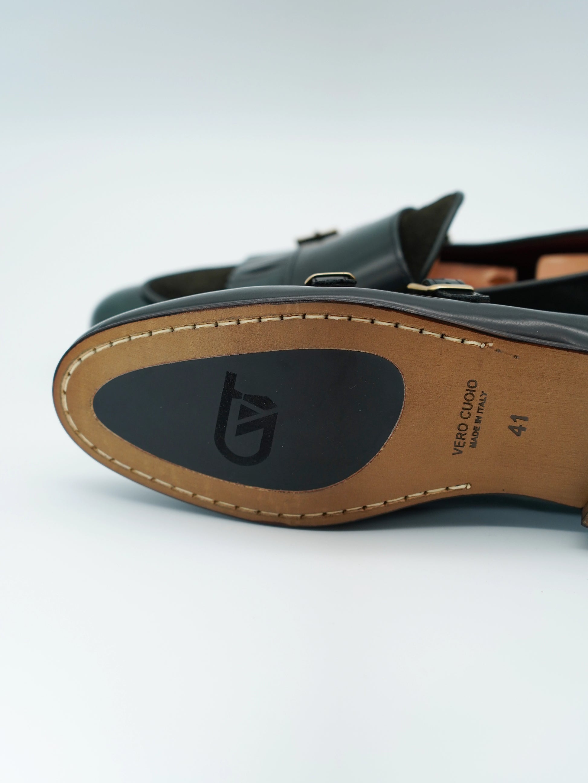 Mocassino doppiafibbia con frange abrasivato e camoscio verde