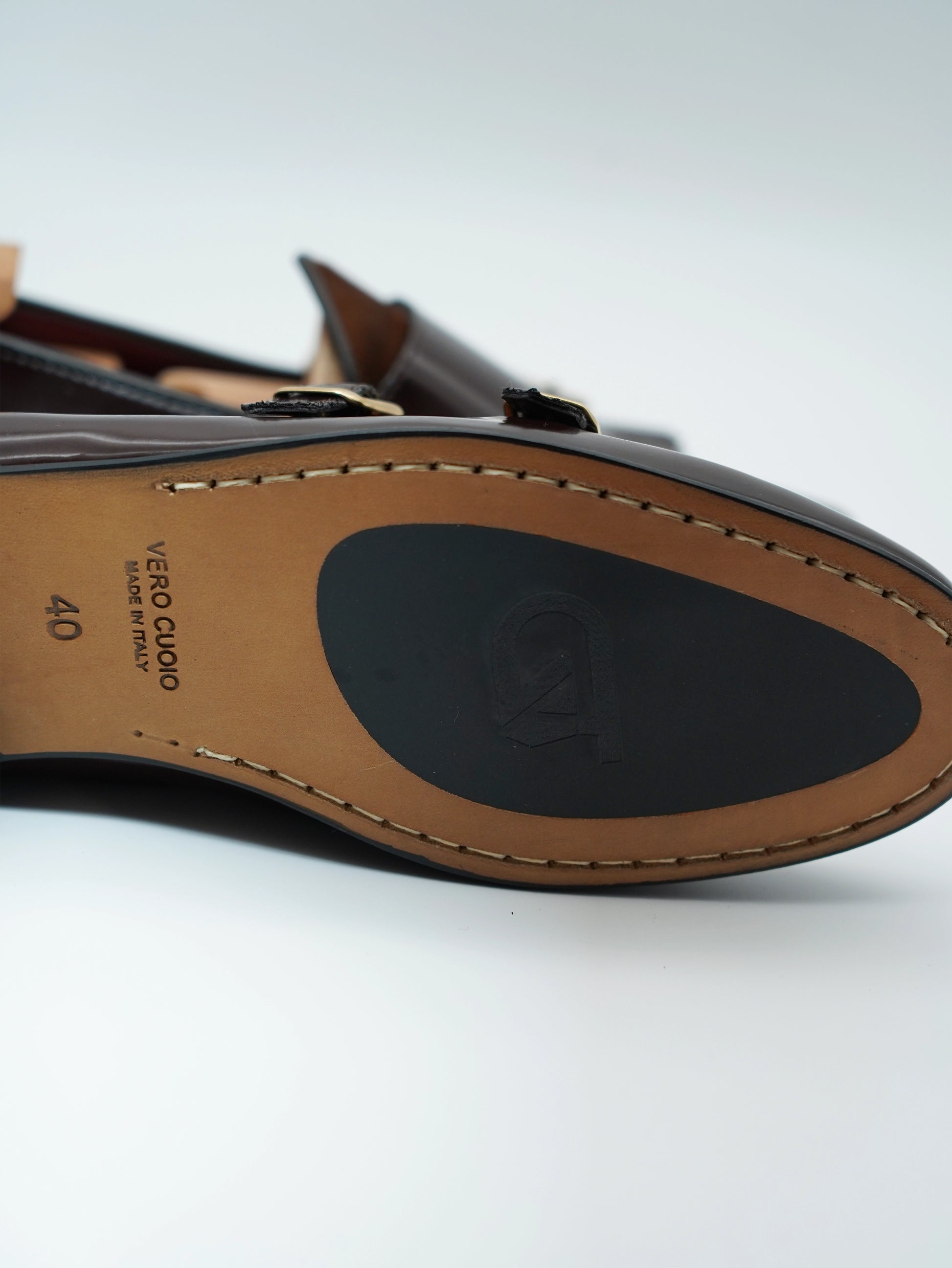 Mocassino doppiafibbia con frange abrasivato e camoscio testa di moro