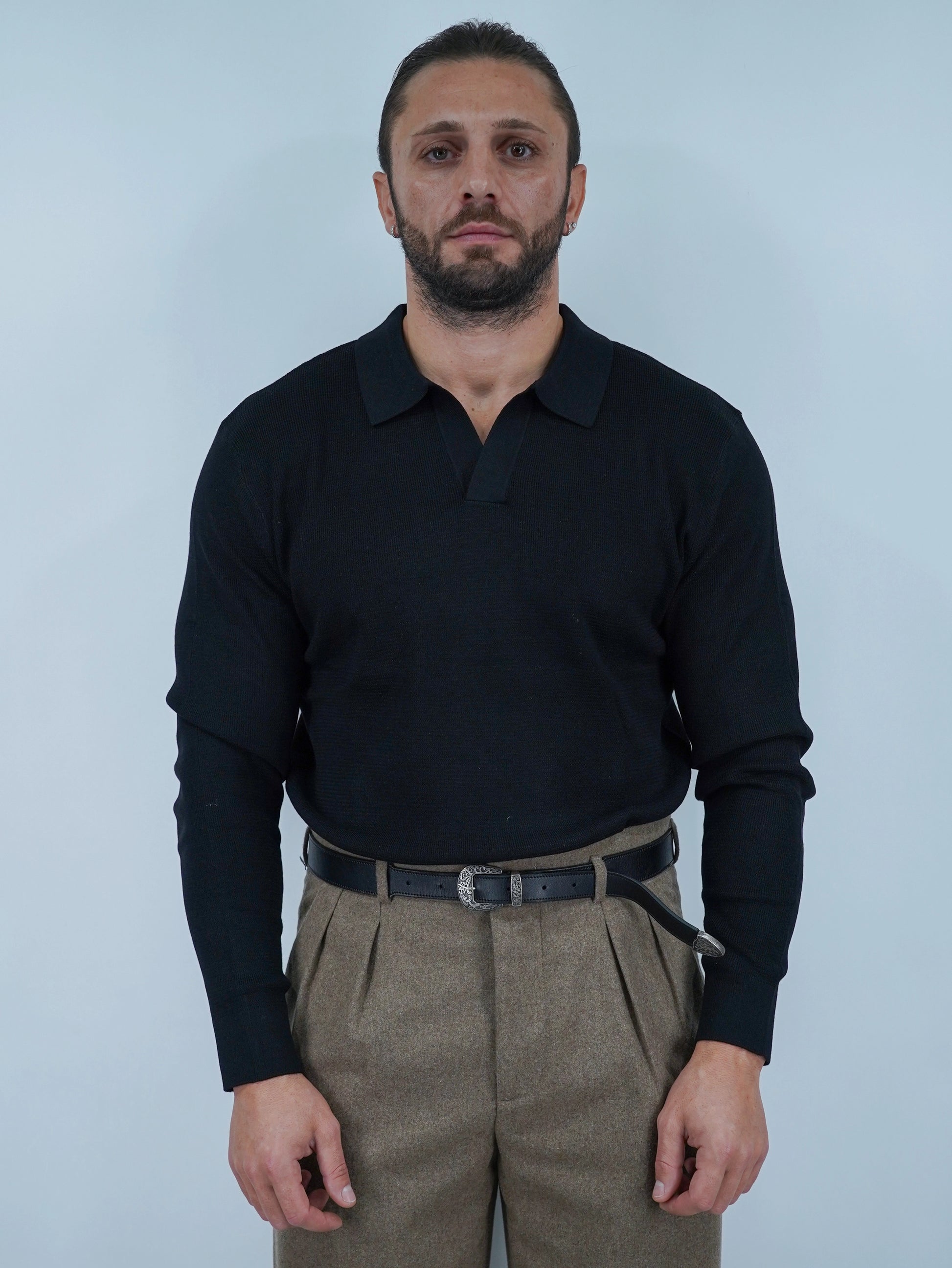 Polo senza bottoni in filo nero