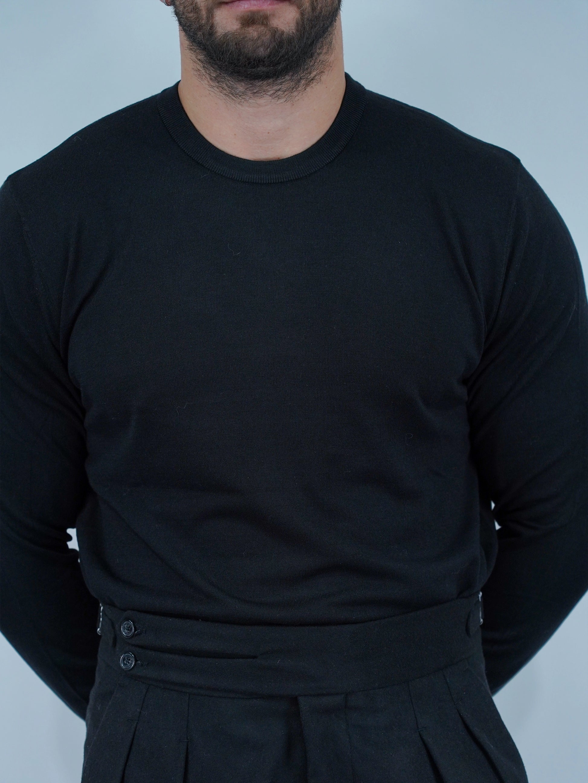 Girocollo in filo nero