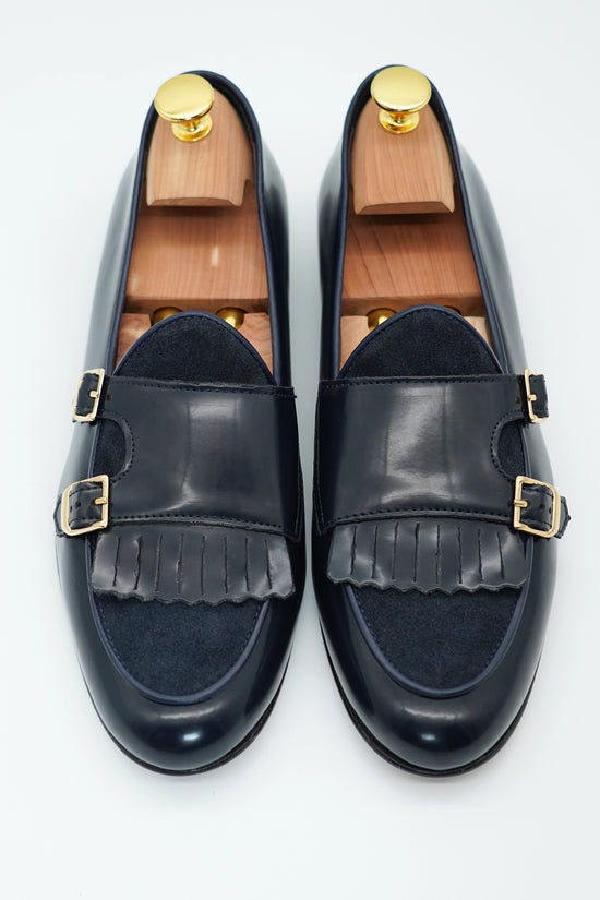 Mocassino doppiafibbia con frange abrasivato e camoscio blu