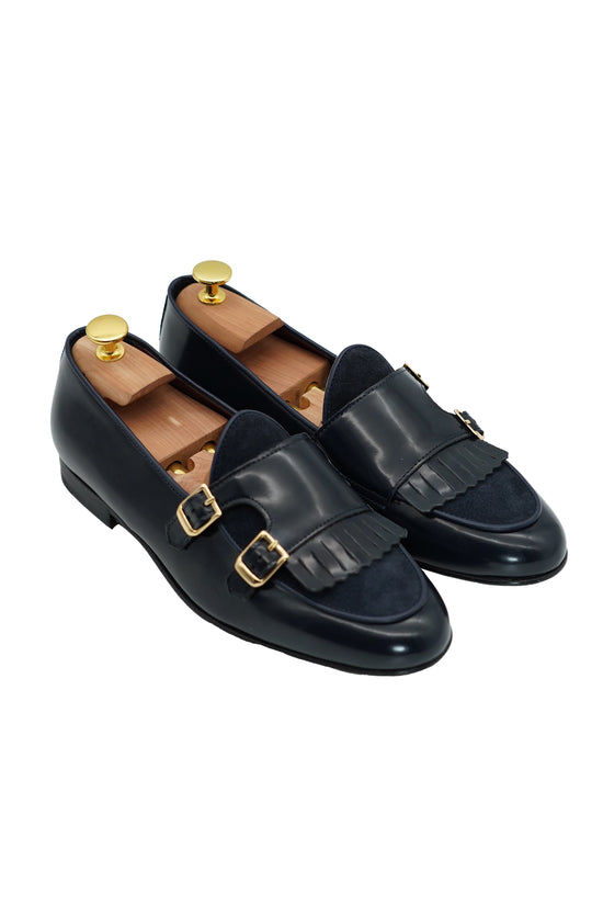 Mocassino doppiafibbia con frange abrasivato e camoscio blu