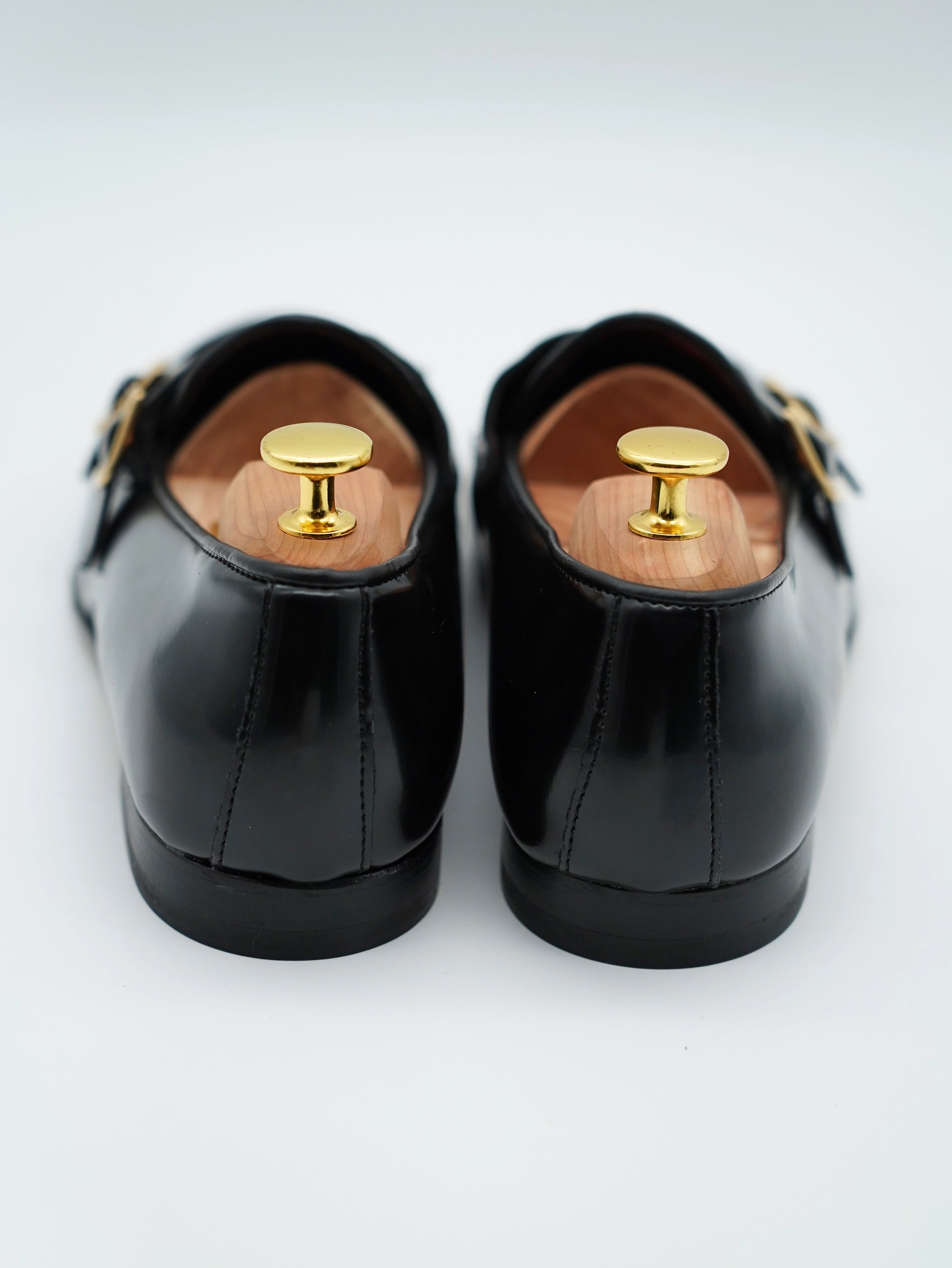 Mocassino doppiafibbia con frange abrasivato e camoscio nero