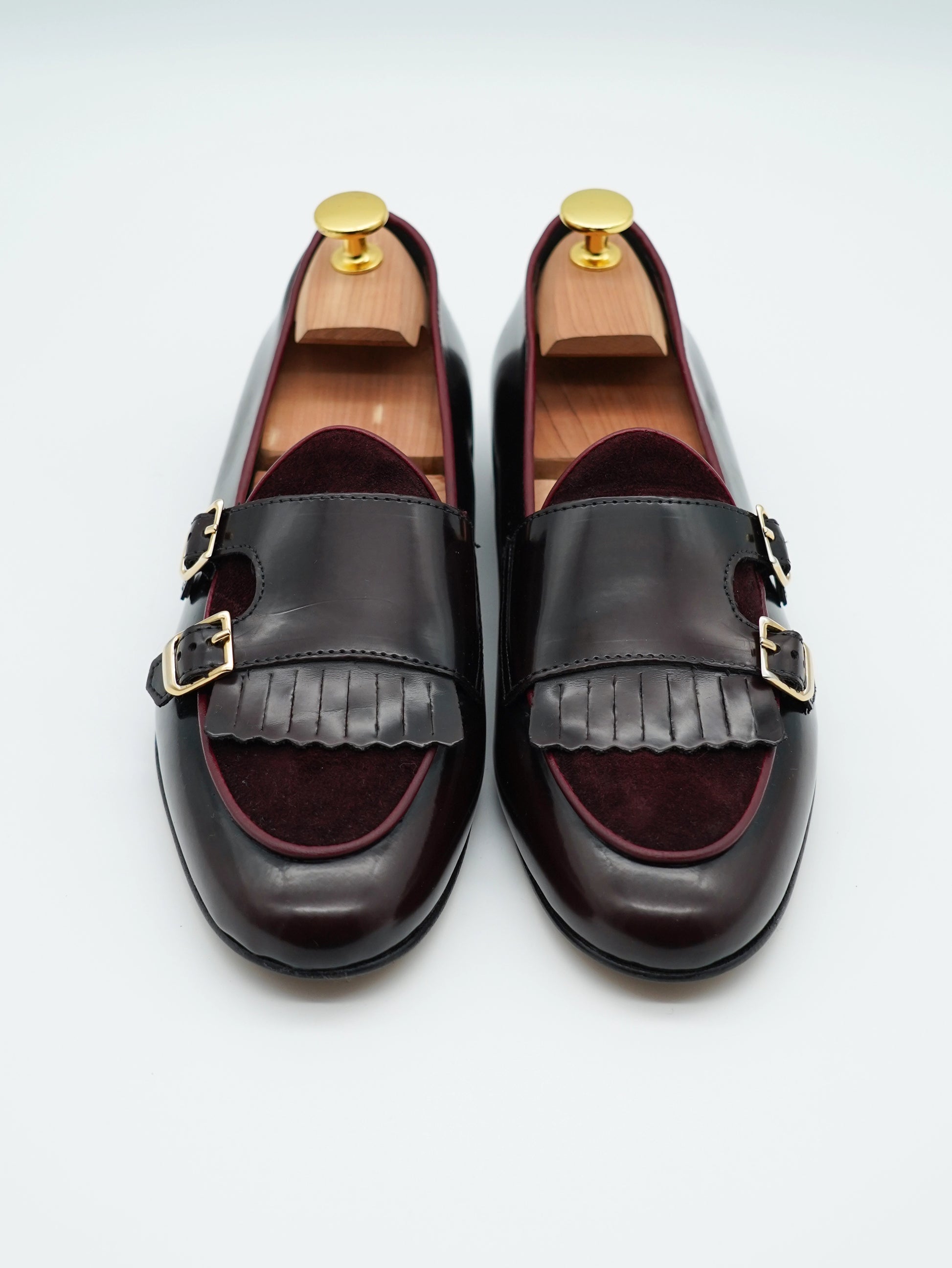 Mocassino doppiafibbia con frange abrasivato e camoscio bordeaux