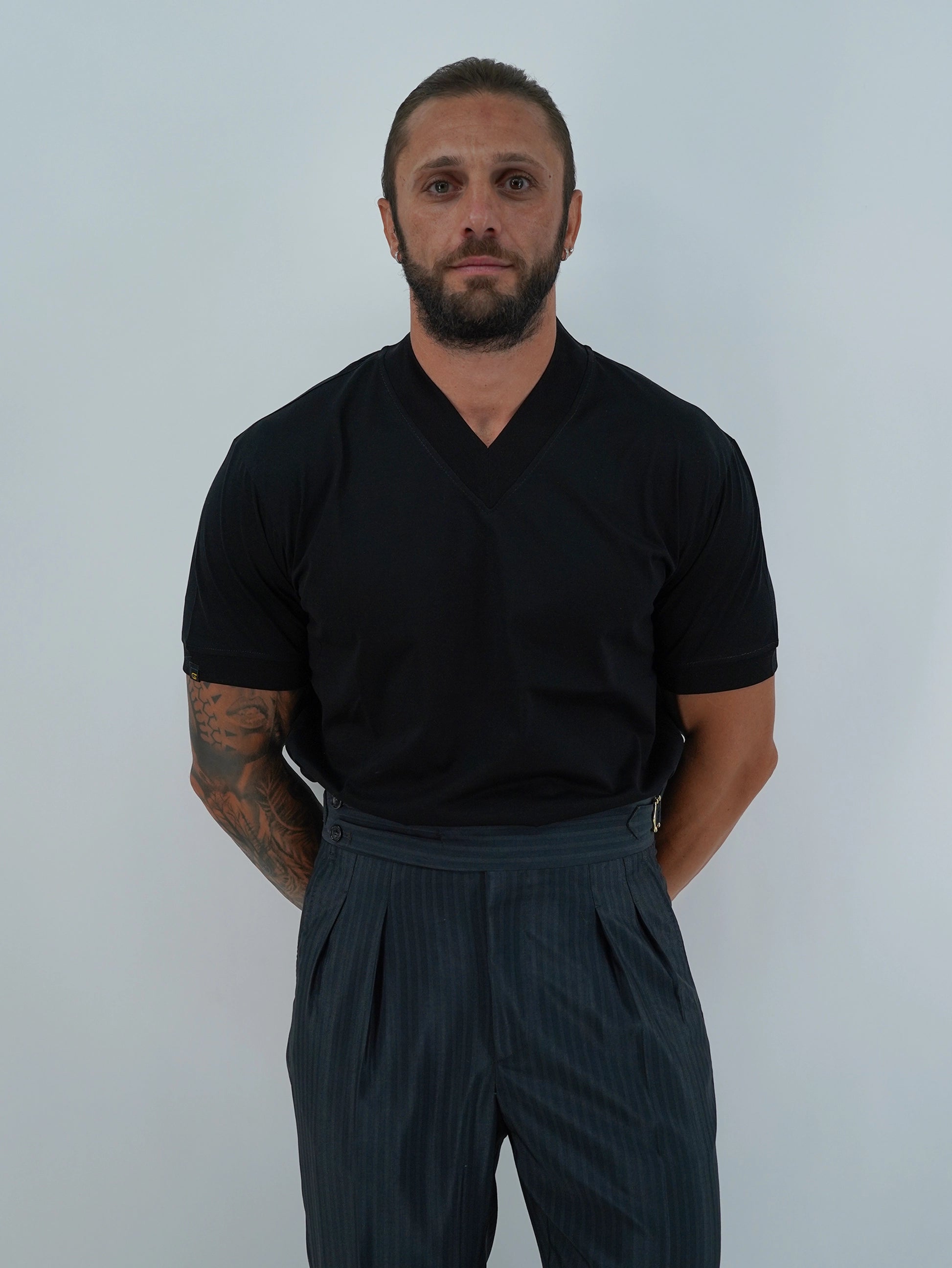 T-Shirt in Filo di Scozia | Scollo a V| Nero