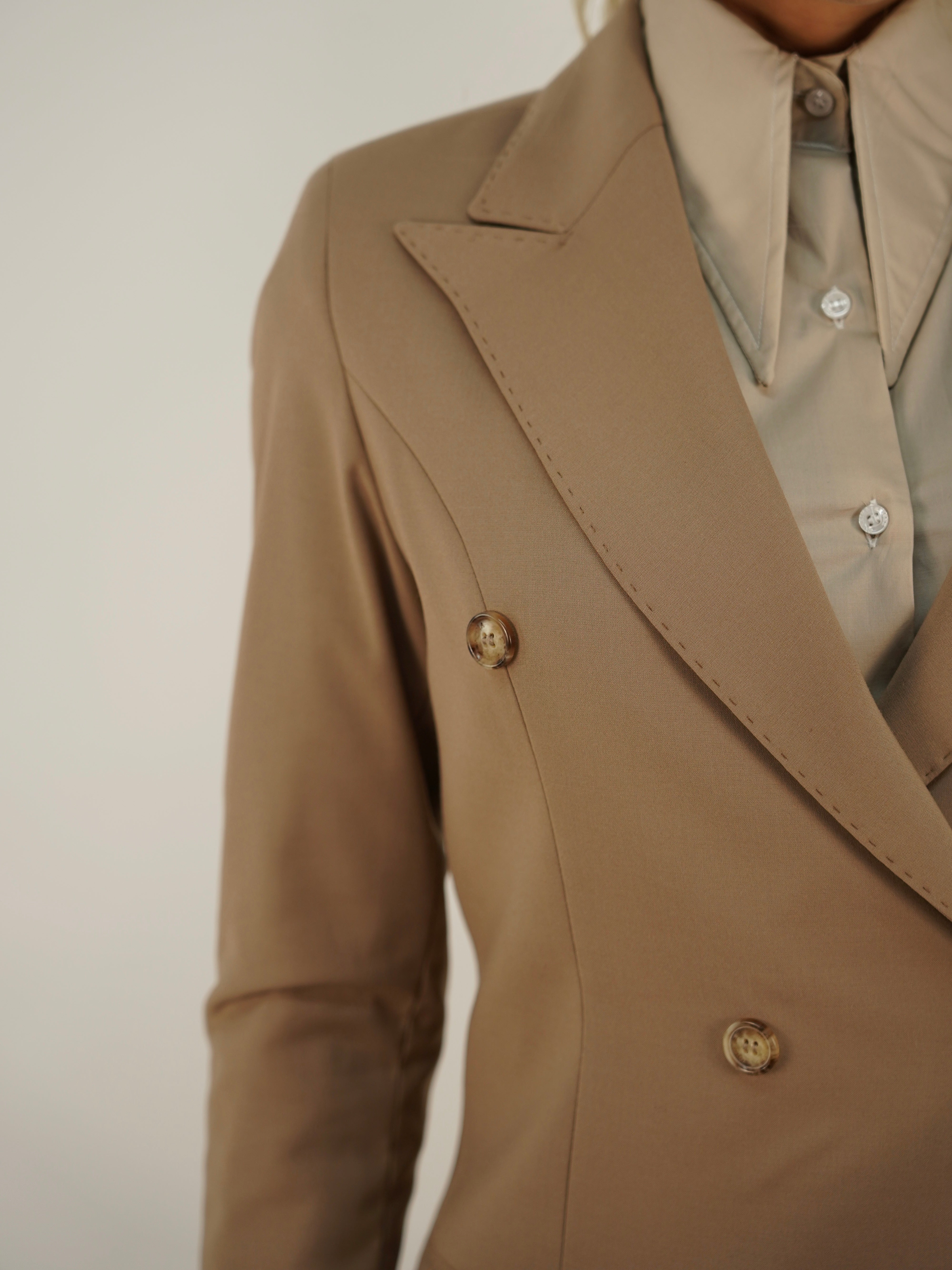 Tailleur doppiopetto tortora